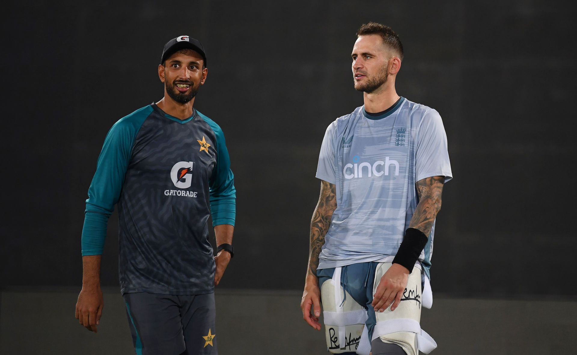 Shan Masood speaks to Alex Hales. (Image Credits: Getty)