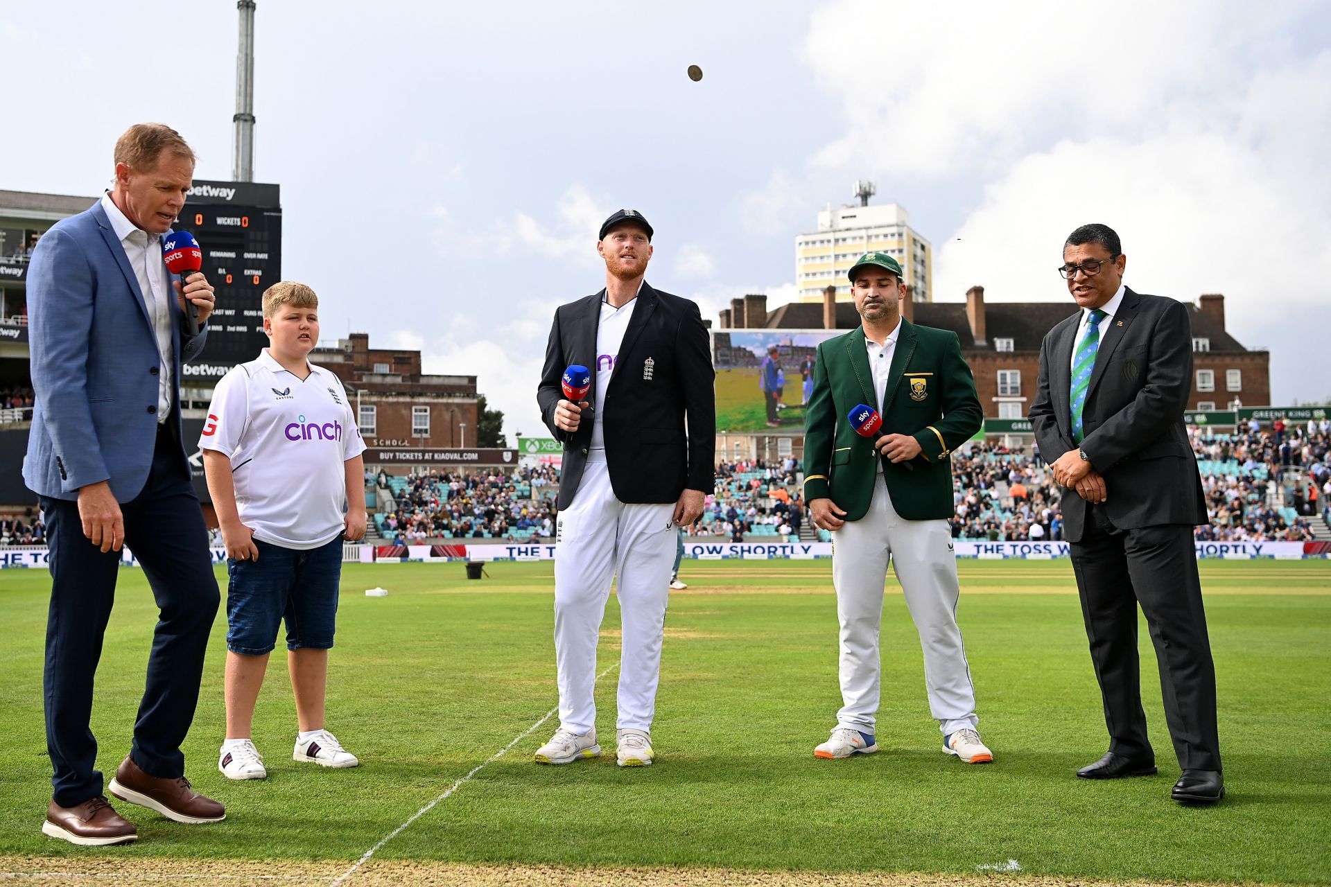Ben Stokes and Dean Elgar appearing for the toss. (Credits: Getty)