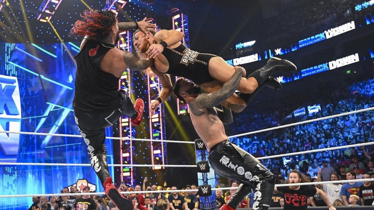 The Usos retained their titles on SmackDown