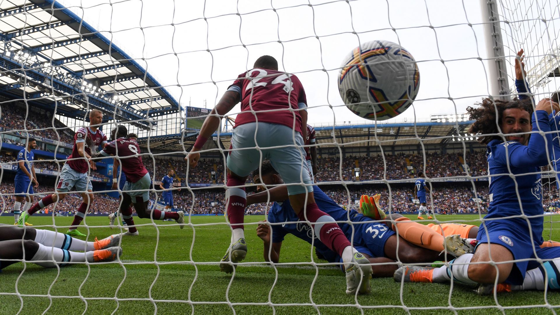 Chelsea FC v West Ham United - Premier League