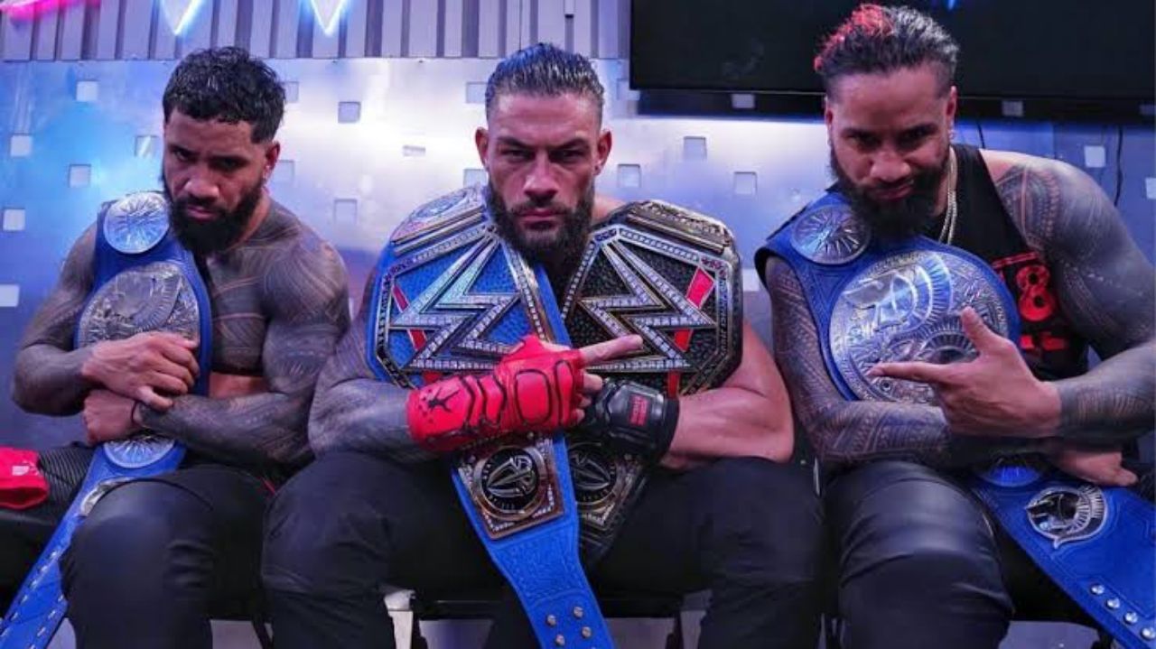 अनडिस्प्यूटेड WWE यूनिवर्सल चैंपियन रोमन रेंस और द उसोज 