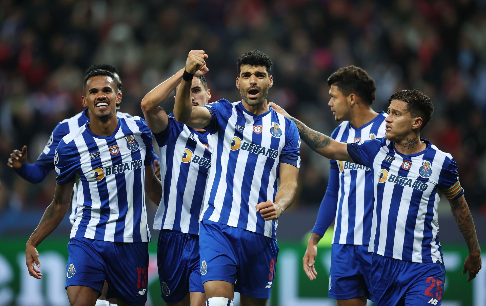 Bayer 04 Leverkusen v FC Porto: Group B - UEFA Champions League