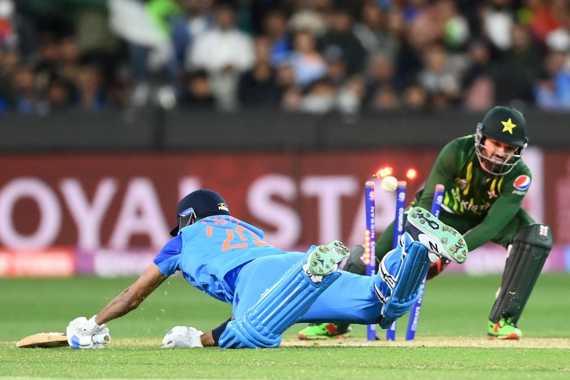 Pakistan had a nerve-wrecking battle against India in Melbourne (Image: Getty)