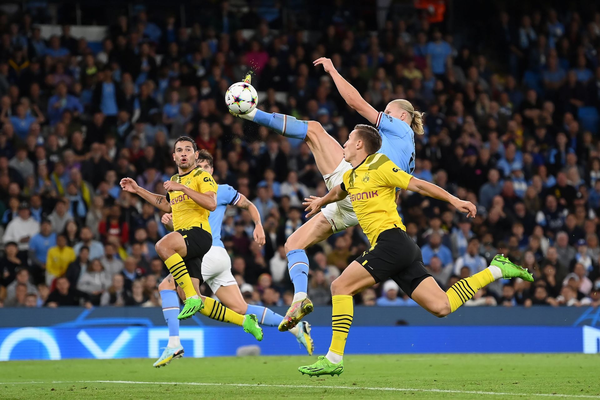 Manchester City v Borussia Dortmund: Group G - UEFA Champions League