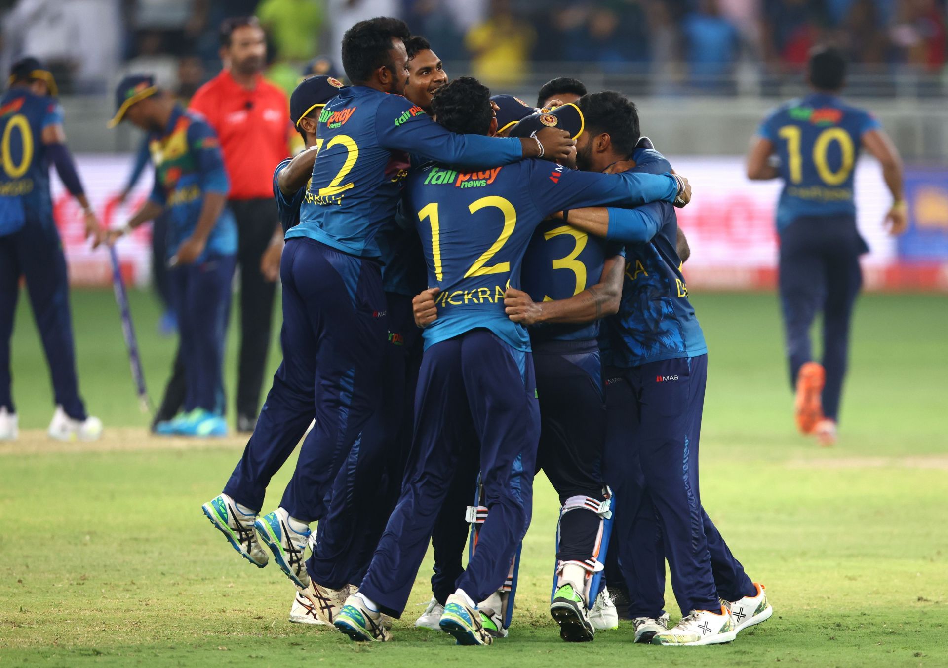 Sri Lanka celebrate Asia Cup 2022 win. (Credits: Getty)