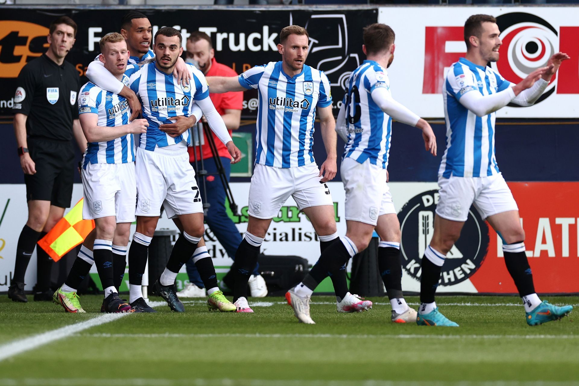 Luton Town v Huddersfield Town - Sky Bet Championship Play-off Semi Final 1st Leg