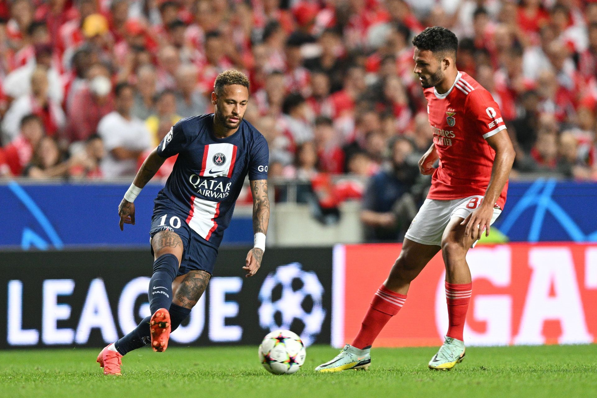 Neymar in action versus Benfica