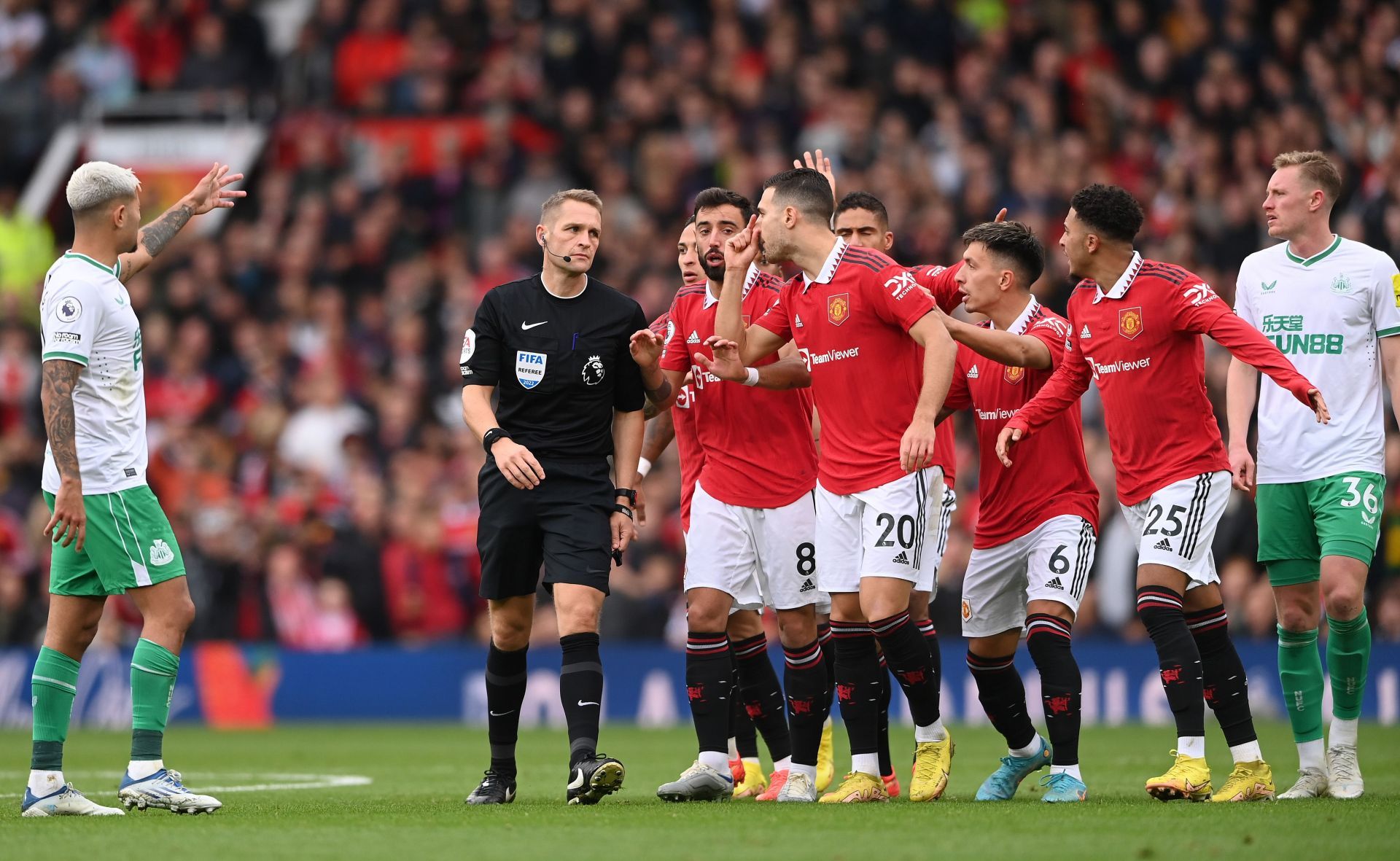 Manchester United v Newcastle United - Premier League