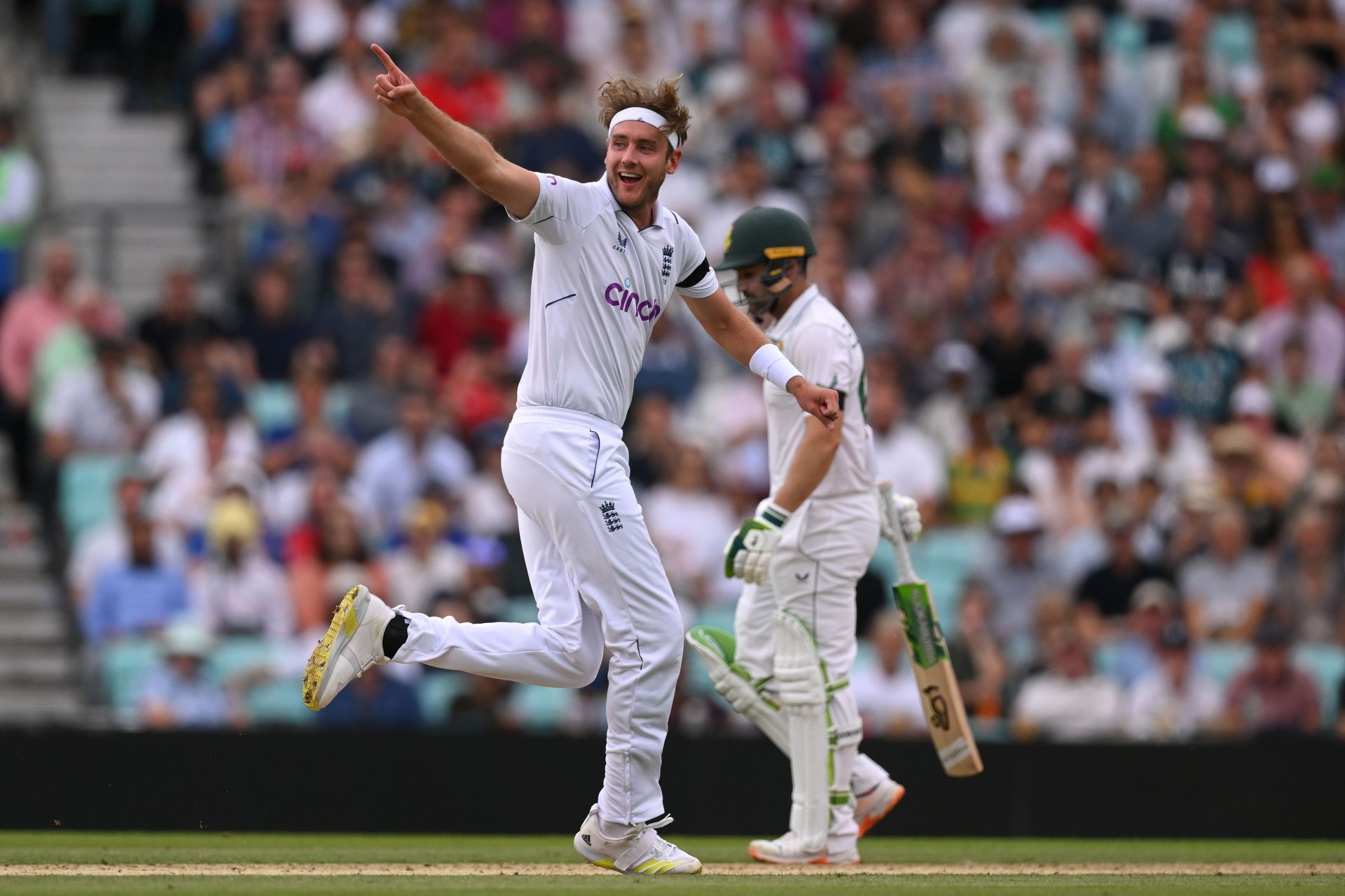 Stuart Broad celebrates Dean Elgar's wicket. (Credits: Getty)