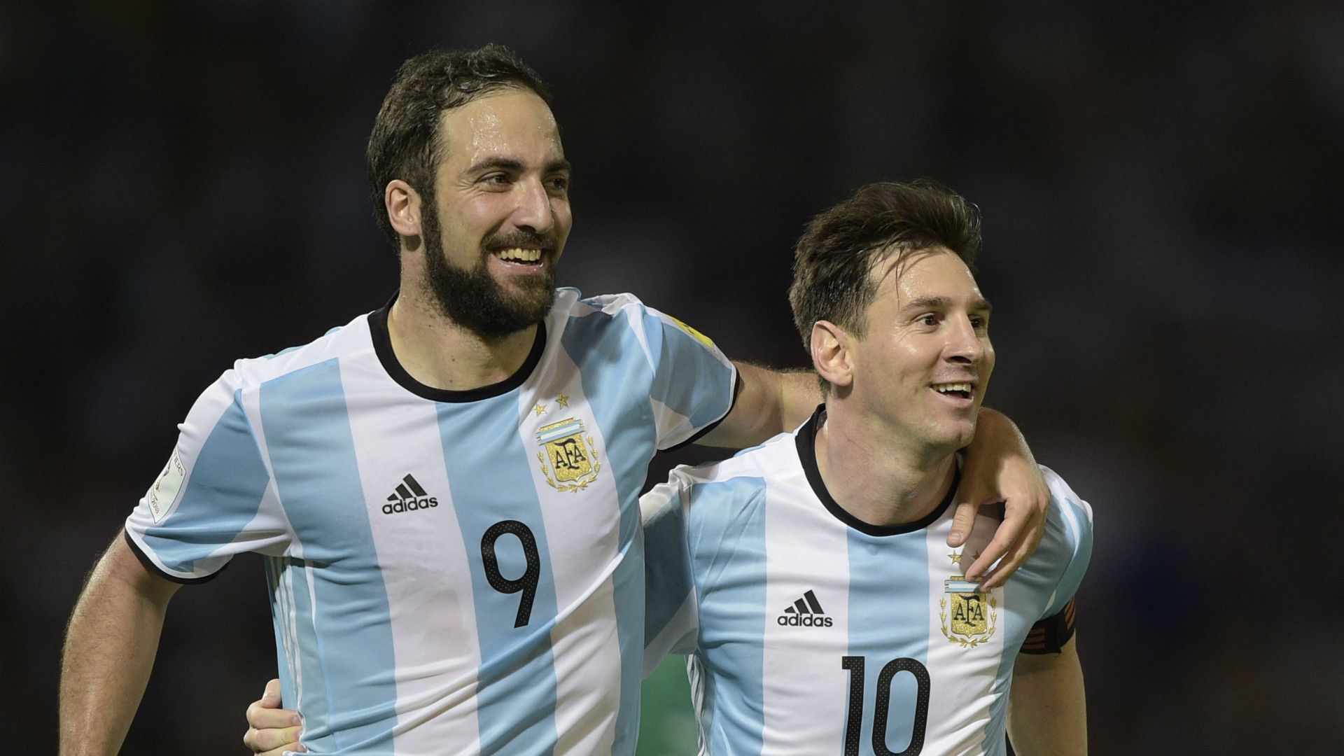 Gonzalo Higuian (left) and Lionel Messi 