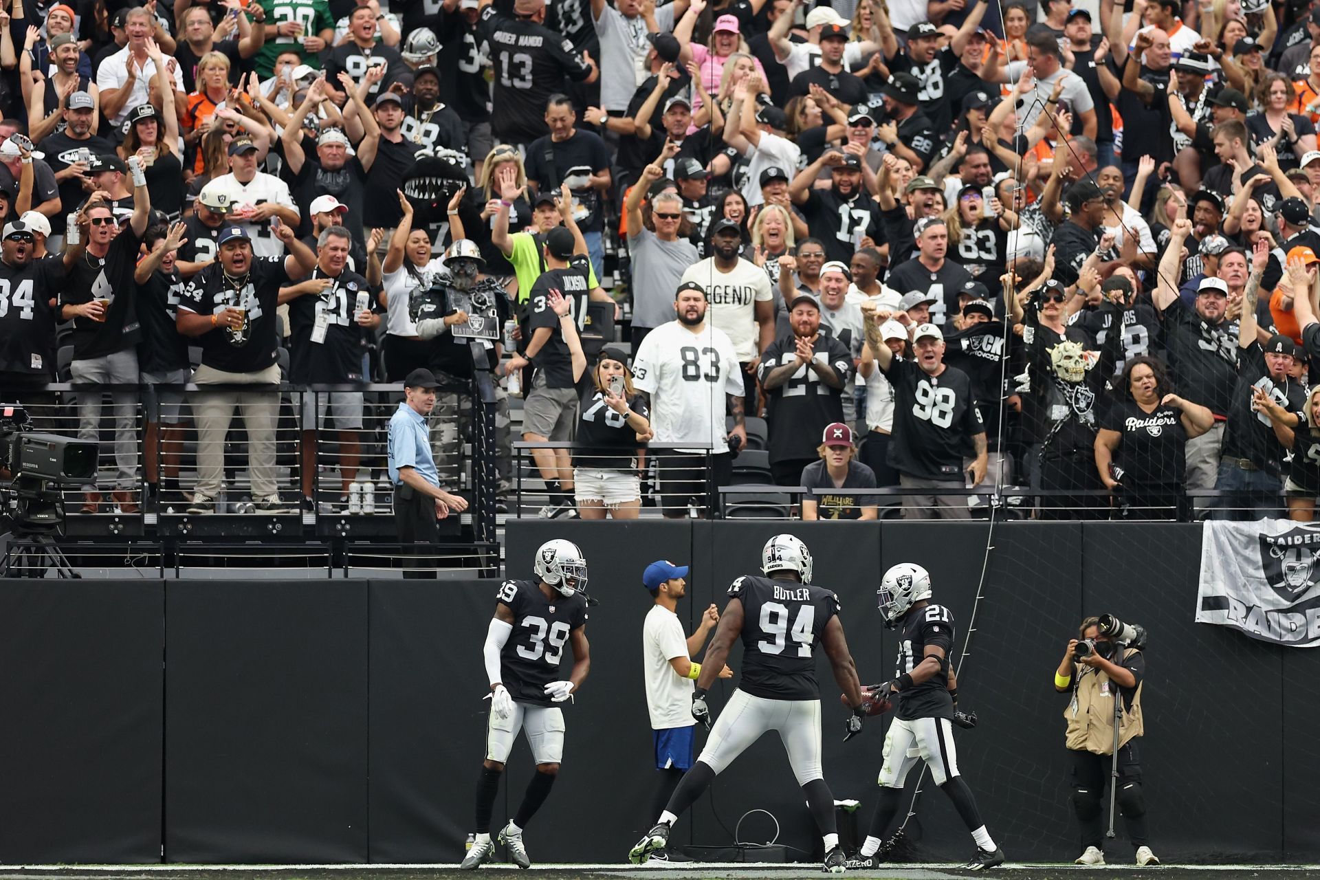 Denver Broncos v Las Vegas Raiders