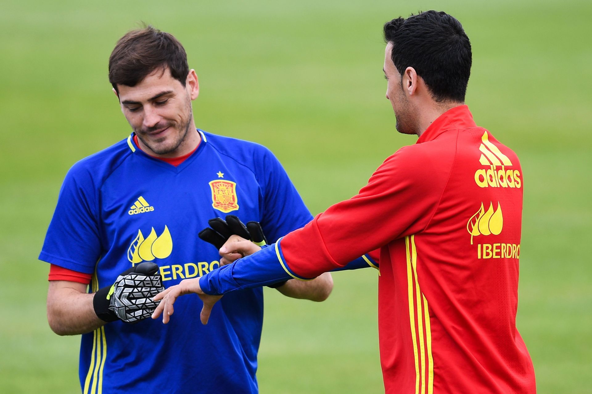 Casillas and Busquets training with Spain