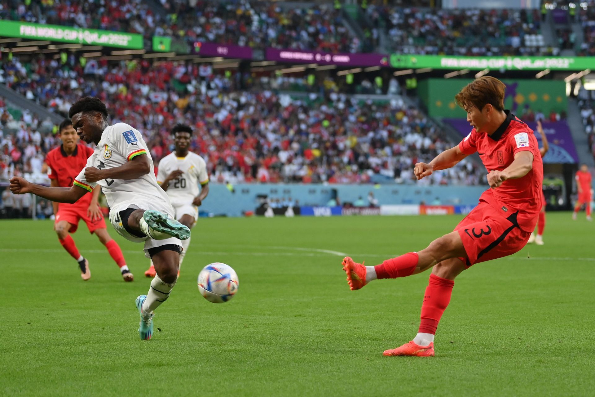 Tariq Lamptey tries to block Kim Jin-su&#039;s shot.