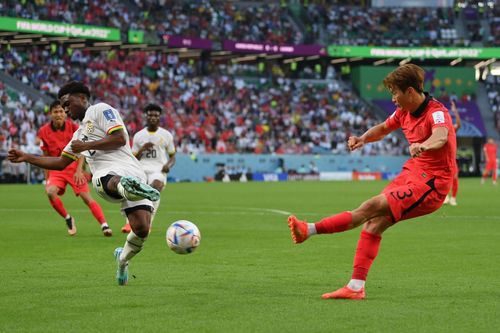 Tariq Lamptey tries to block Kim Jin-su's shot.