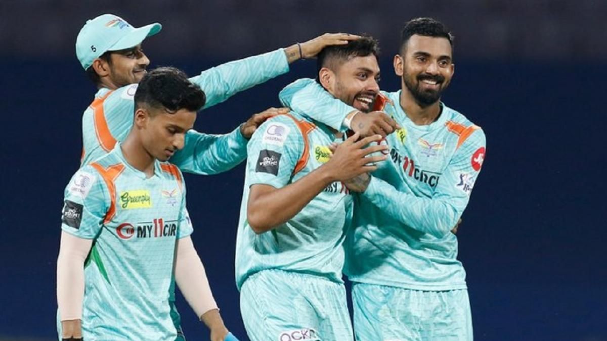 LSG players celebrating a wicket in IPL 2022. 