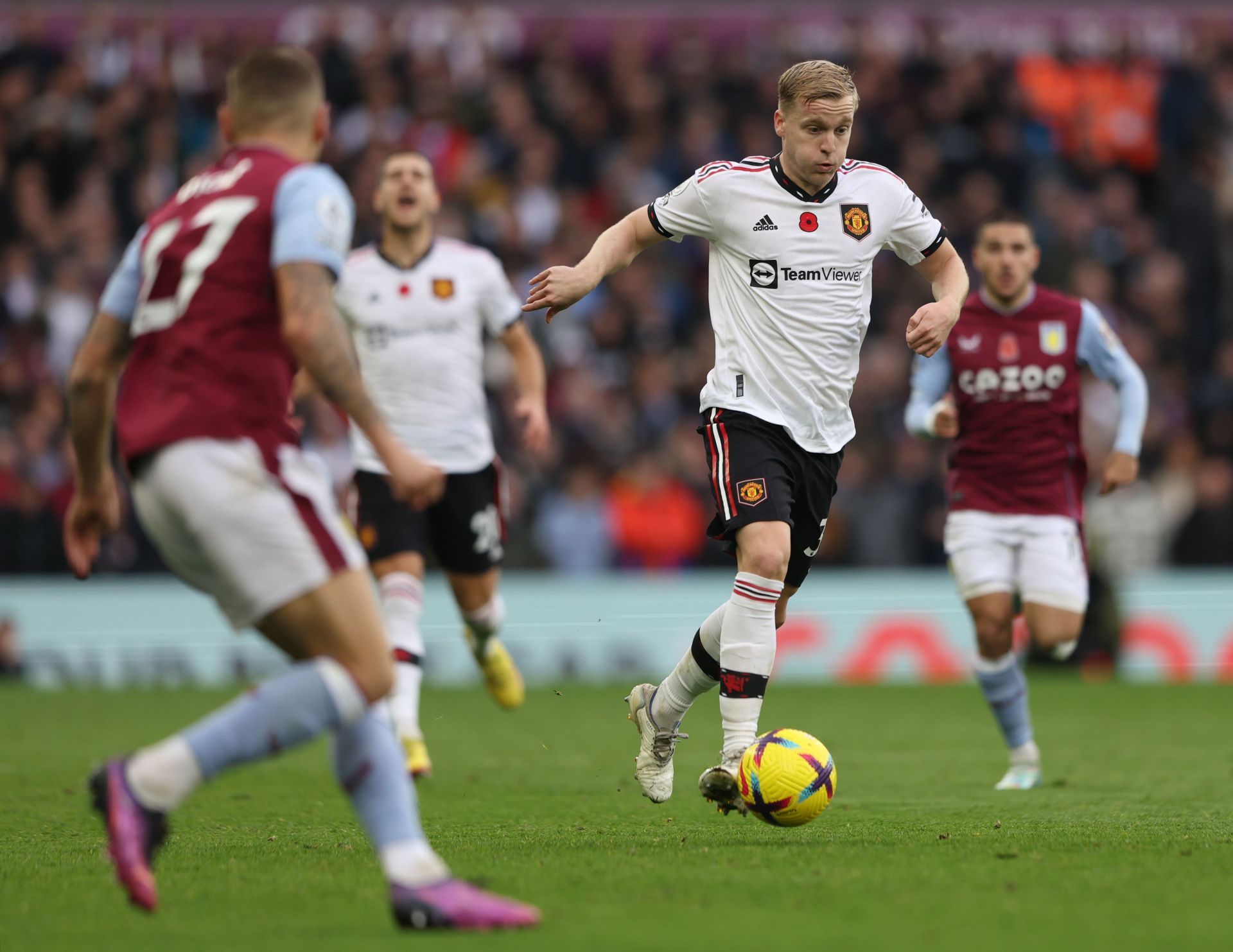 Aston Villa v Manchester United - Premier League