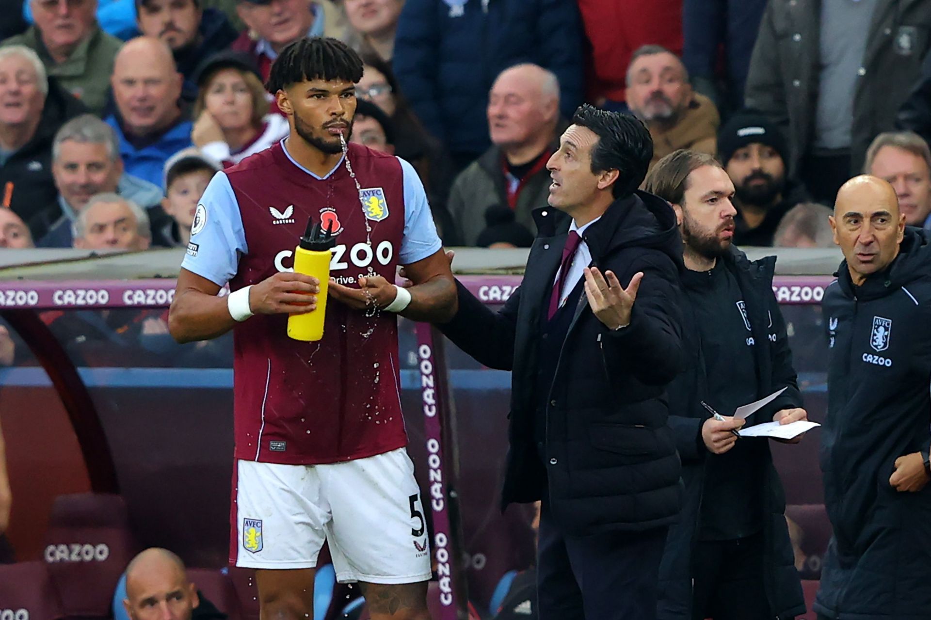 Aston Villa v Manchester United - Premier League