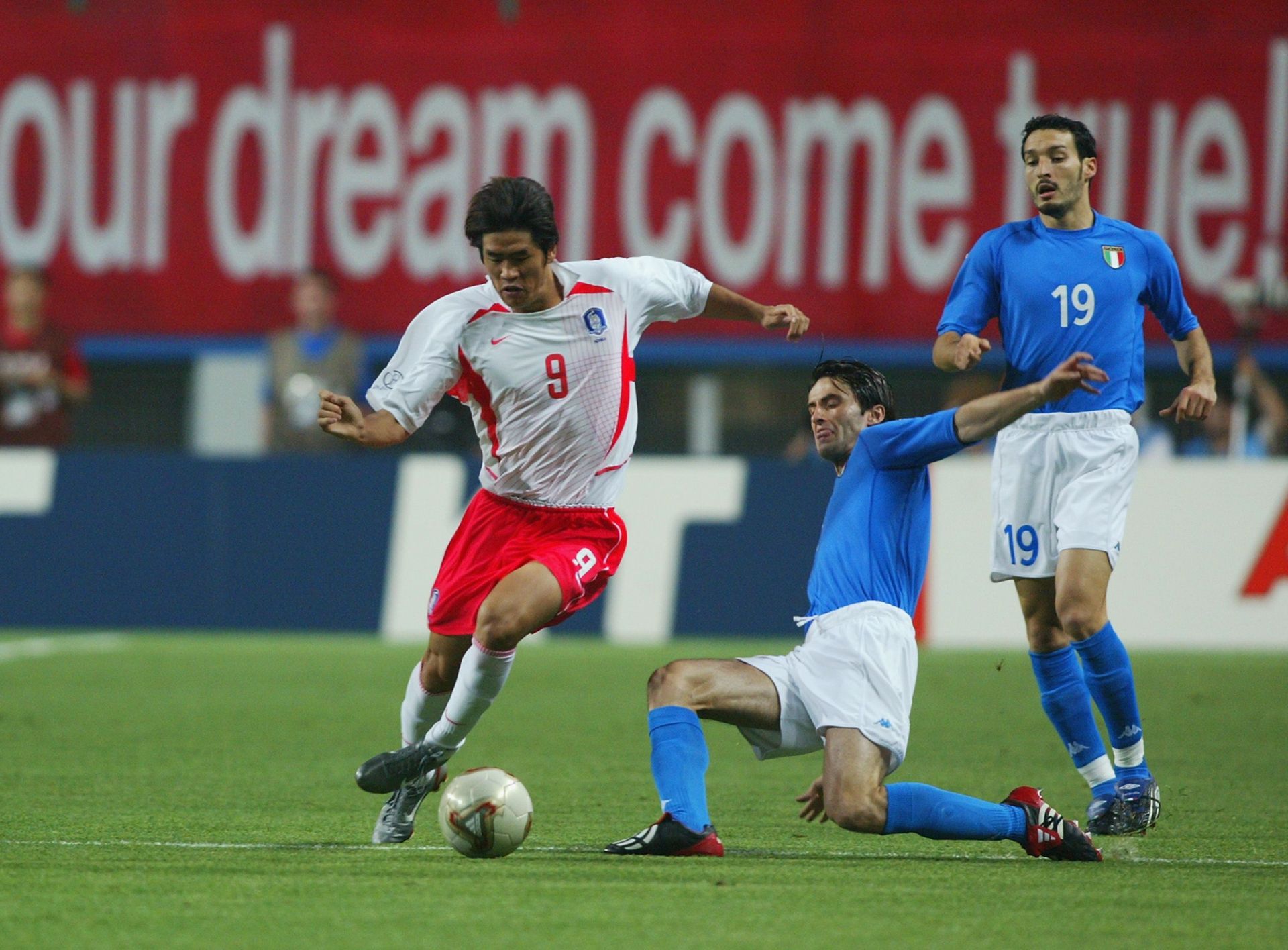 Hyeon Seol Ki of South Korea and Christian Panucci of Italy