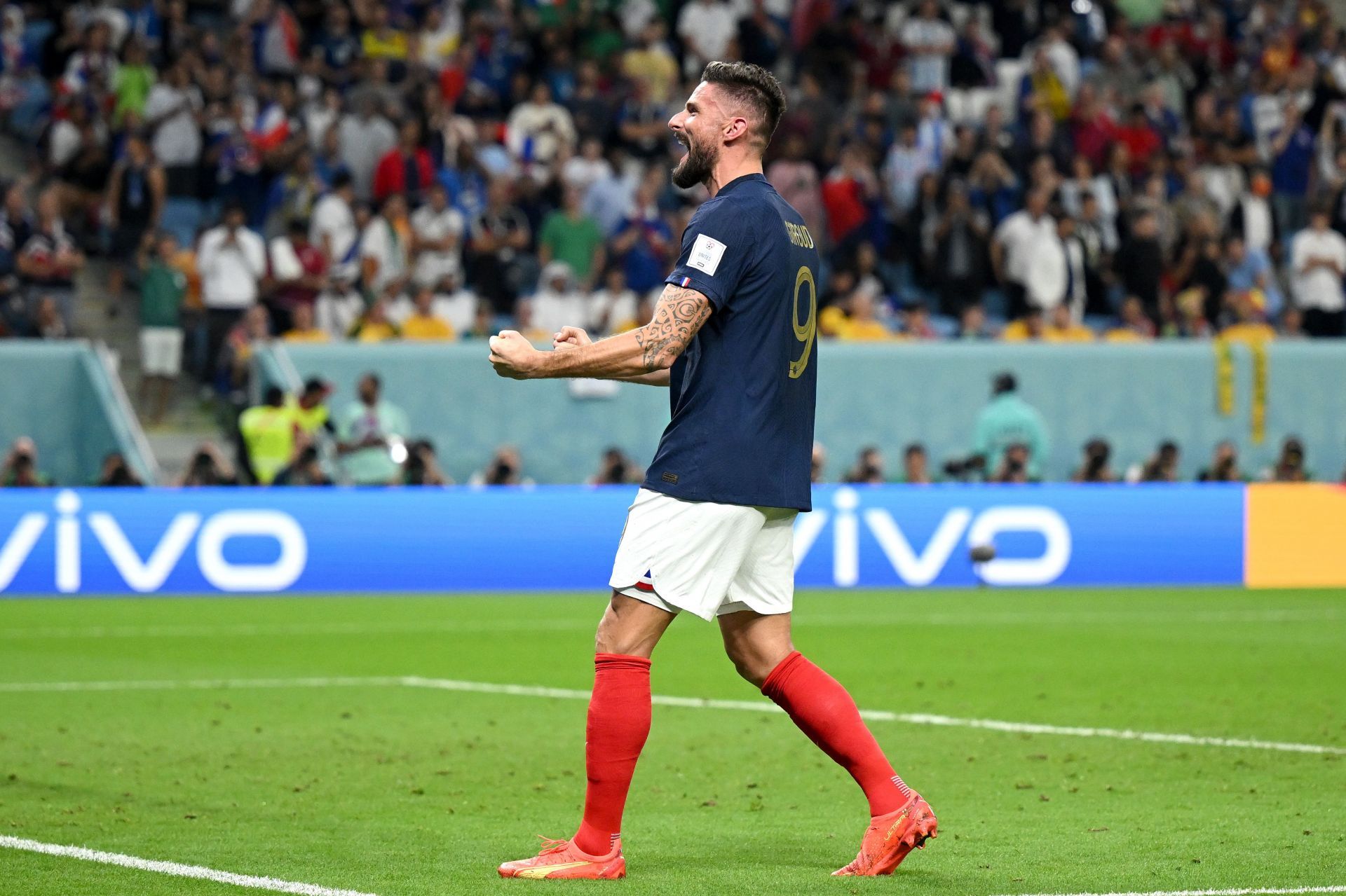 Olivier Giroud celebrates after the goal