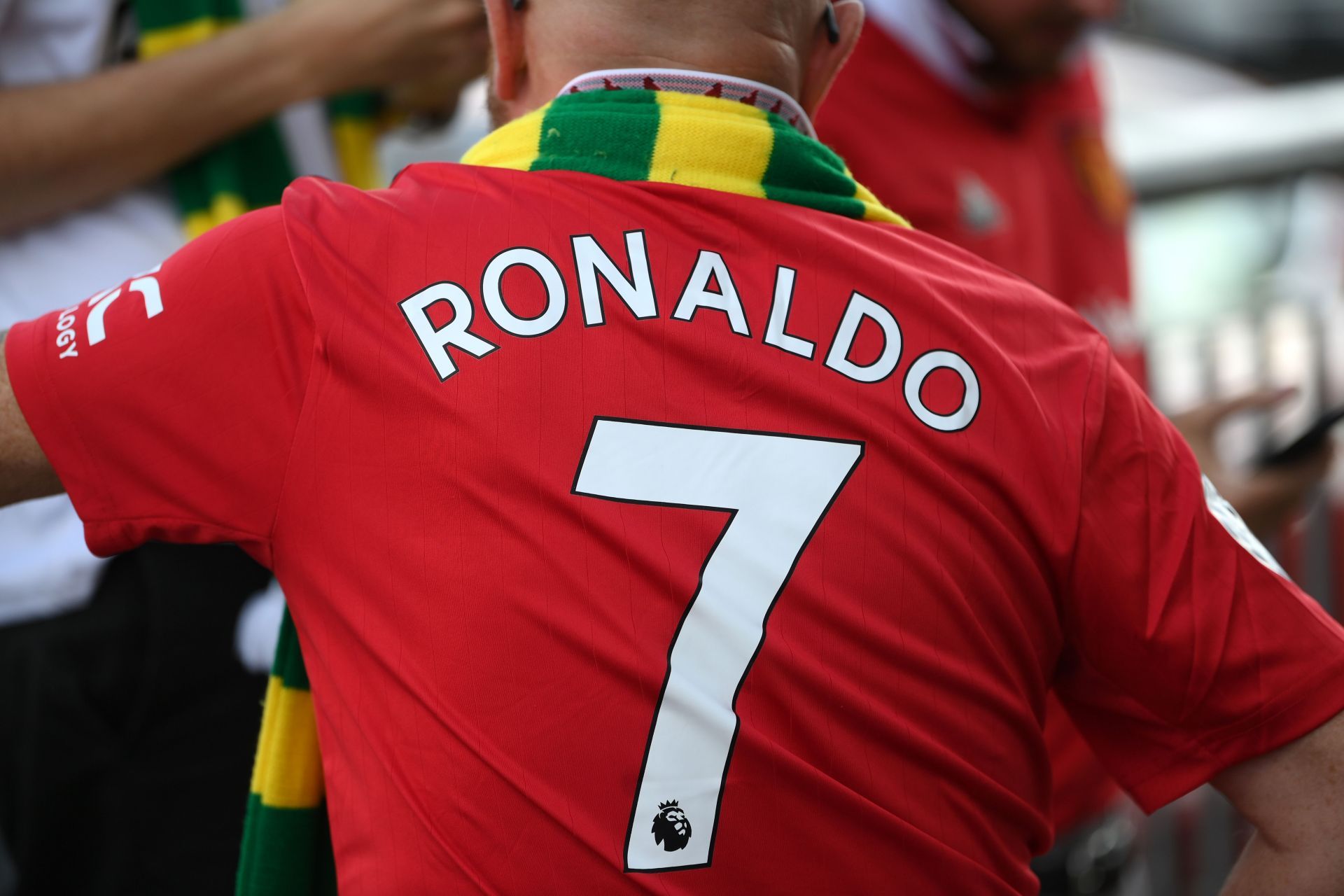 The Portuguese forward's son gifted Speed a signed shirt