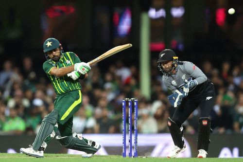 Pakistan captain in action against New Zealand (Image Credits: Twitter)