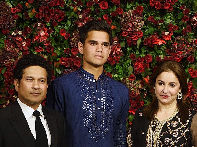 2pfds5ag_sachin-tendulkar-arjun-tendulkar-afp-_625x300_24_May_22.jpg (806&times;605)