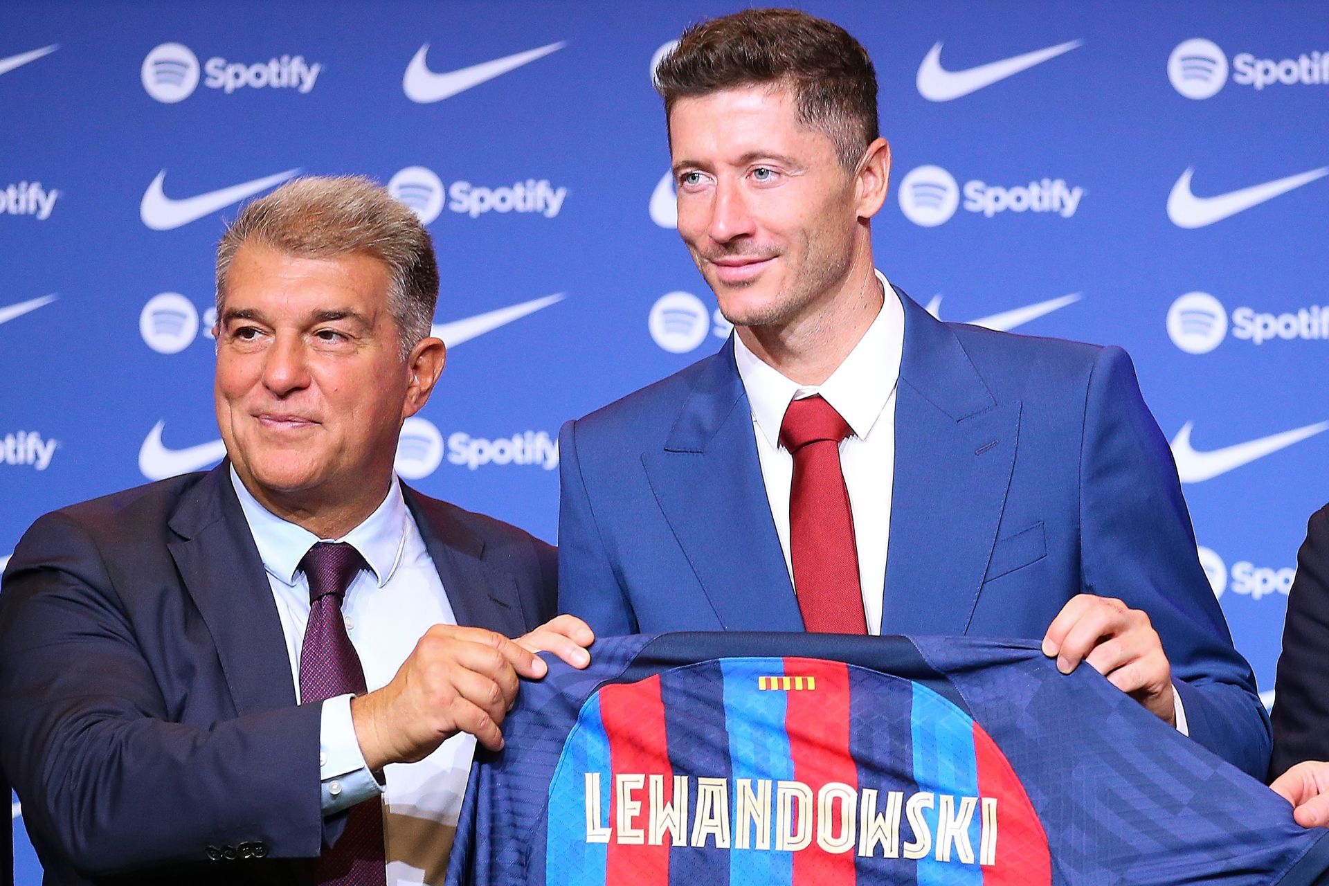 Barca unveil new signing Robert Lewandowski