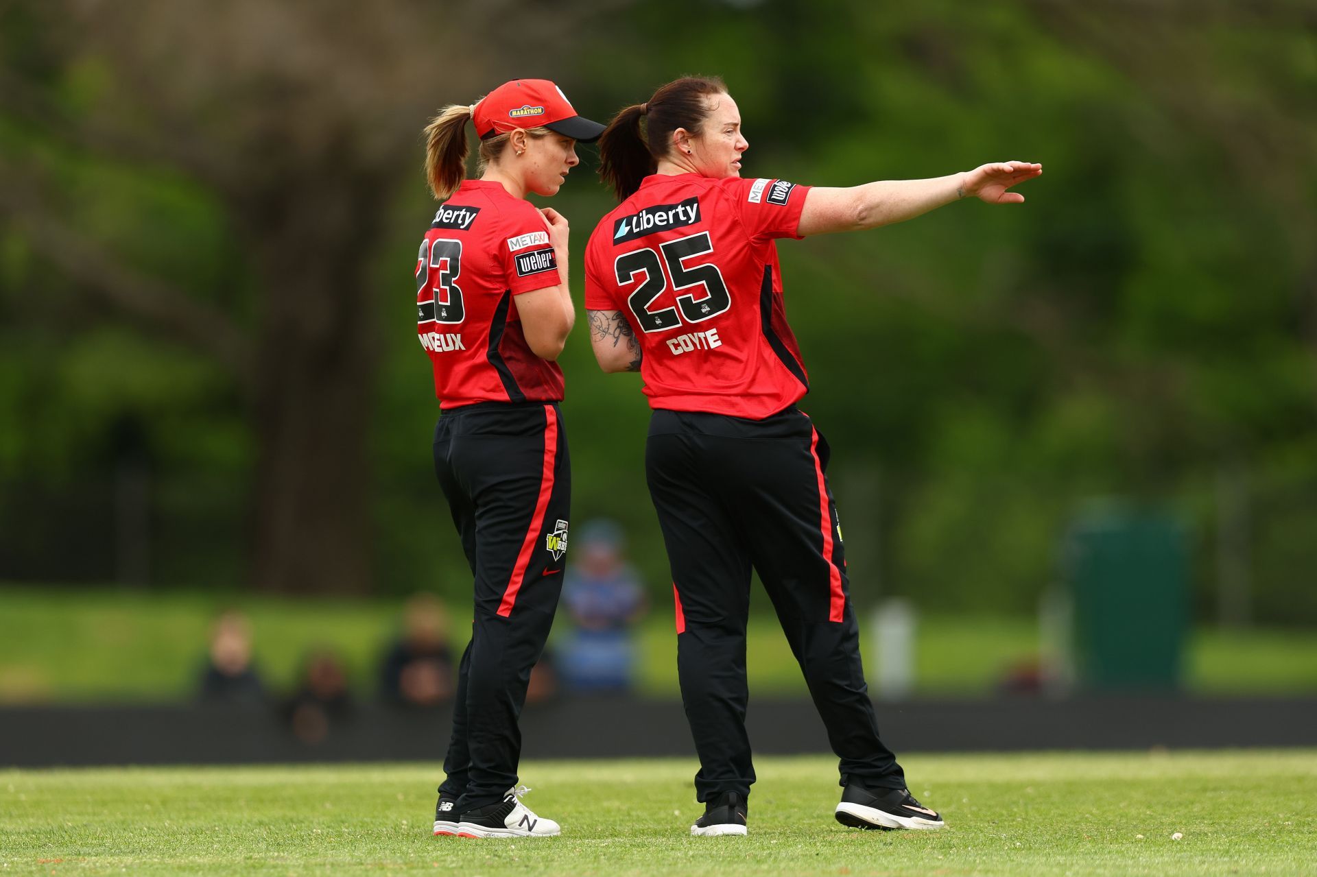 WBBL - Melbourne Renegades v Sydney Sixers