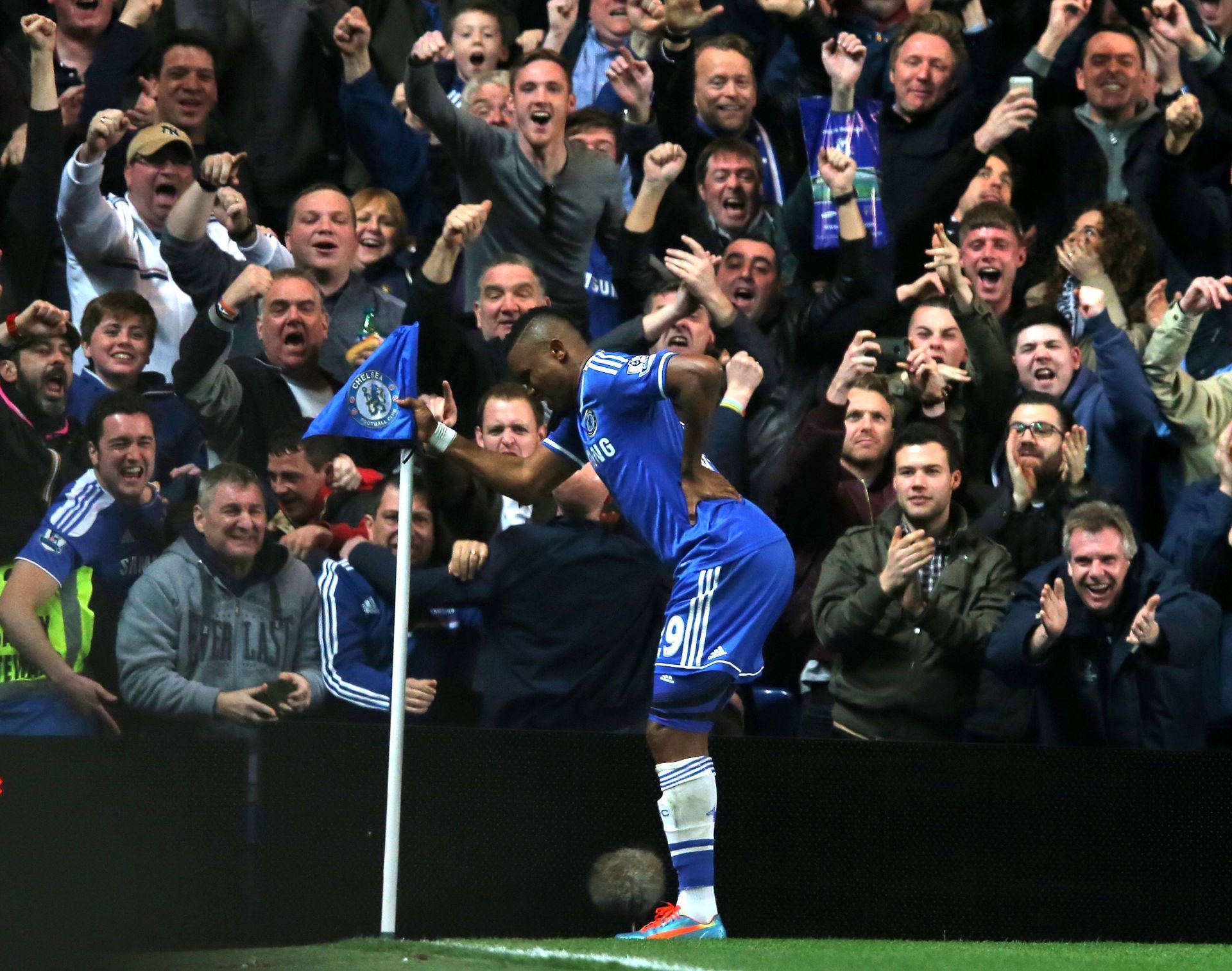 Samuel Eto&#039;o celebrating against Tottenham Hotspur