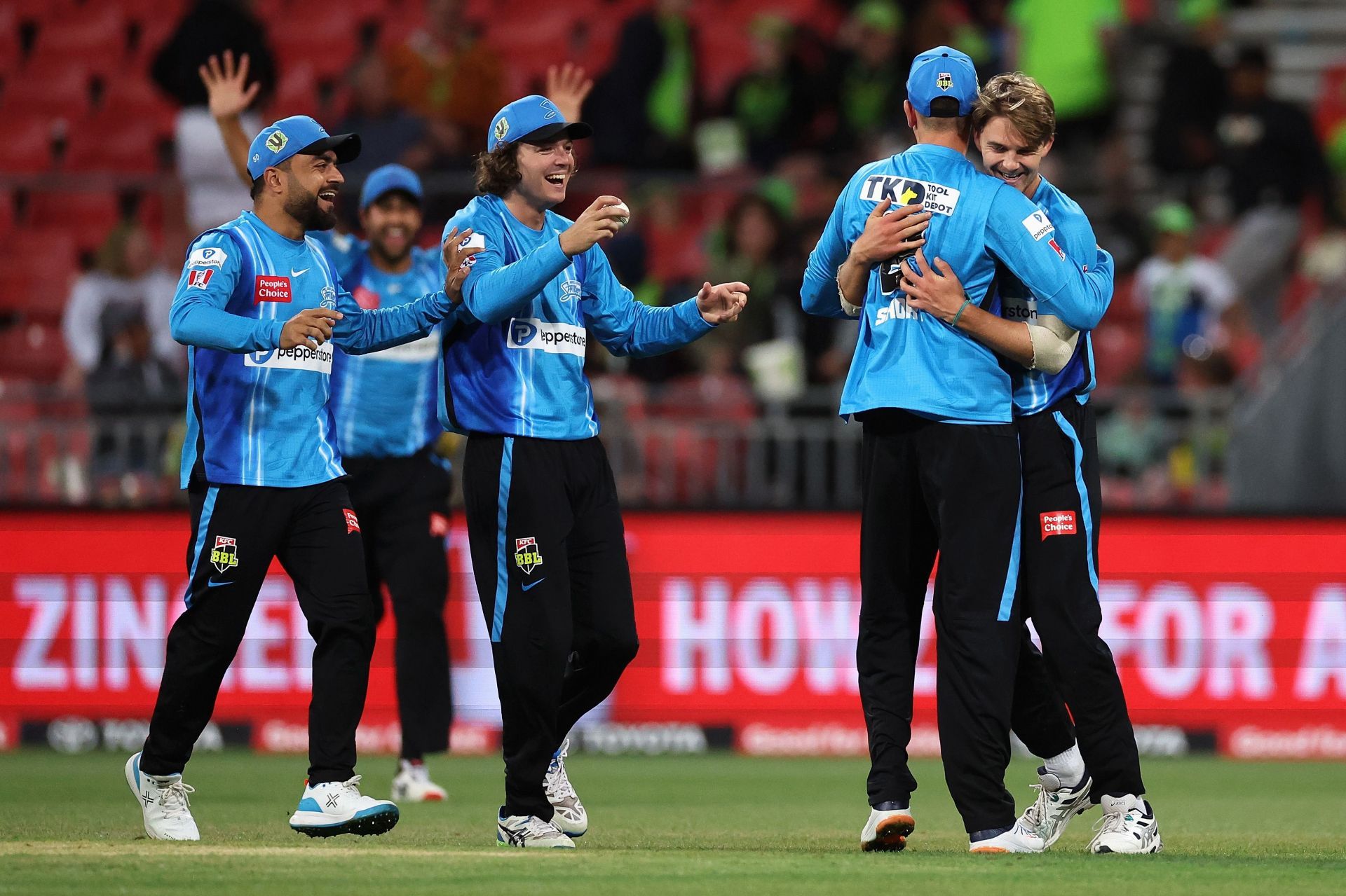 BBL - Sydney Thunder v Adelaide Strikers