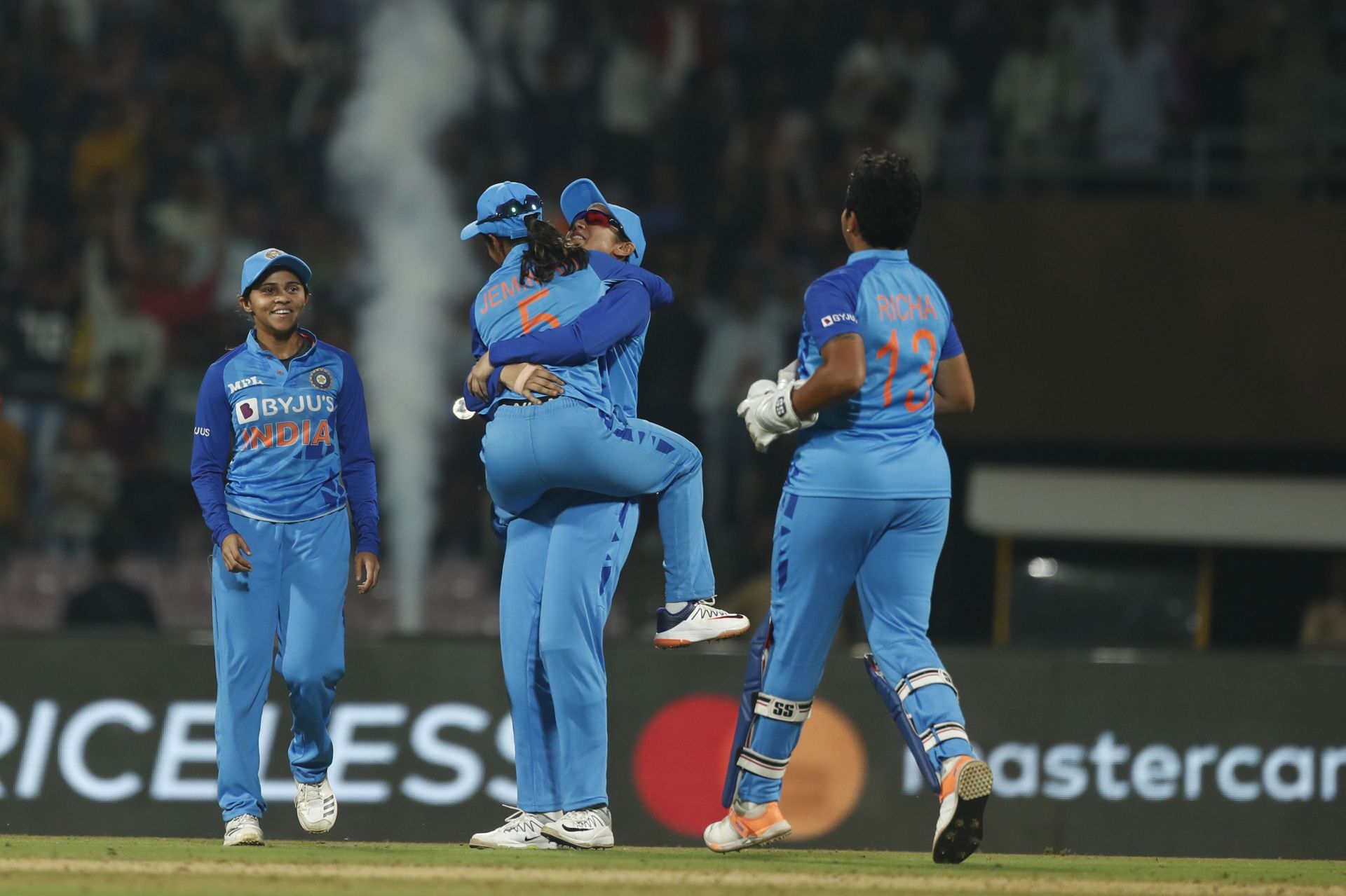 India Women registered a memorable Super Over-won over Australia Women in the second T20I. Pic: Getty Images