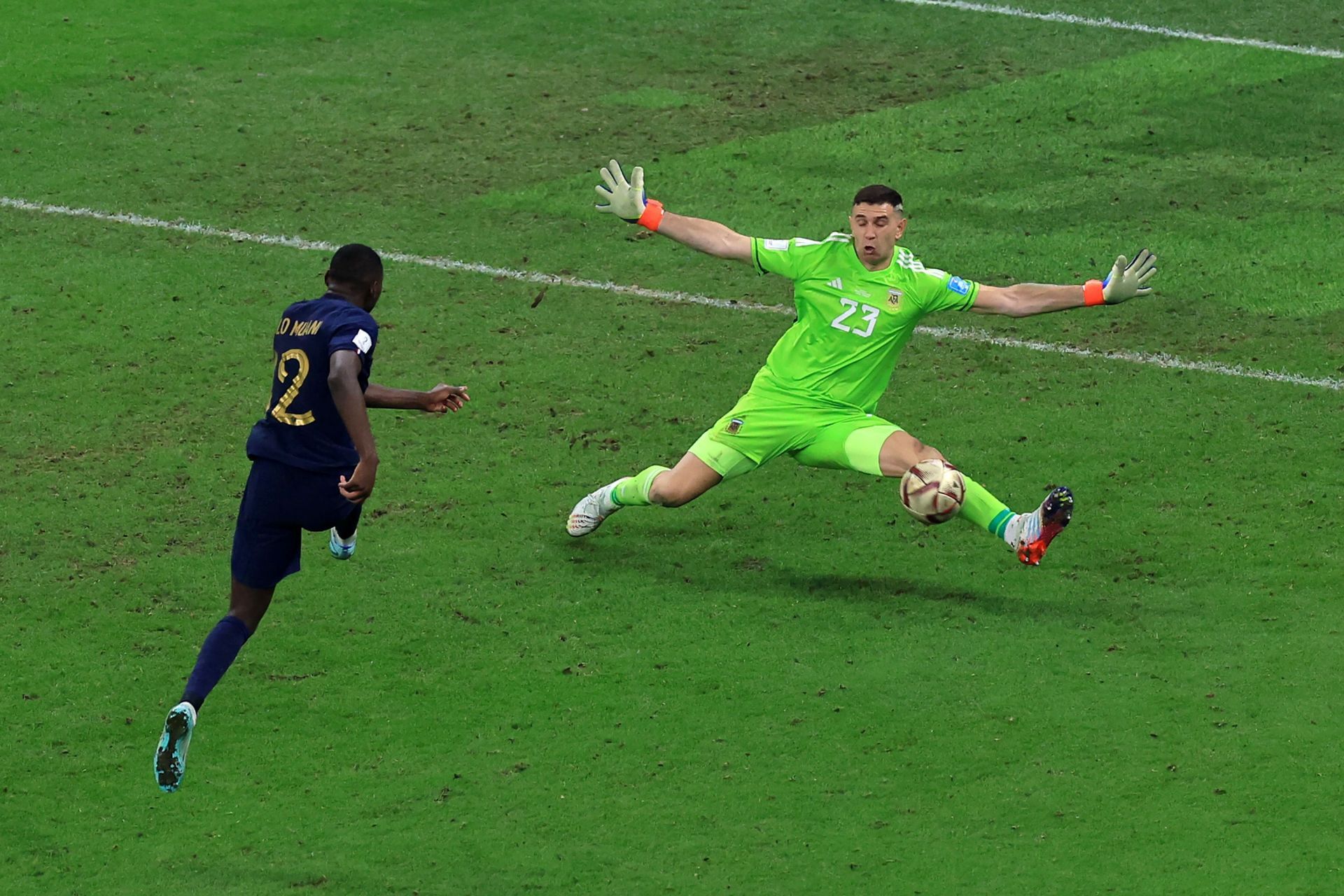 The save that kept Argentina&#039;s dreams alive