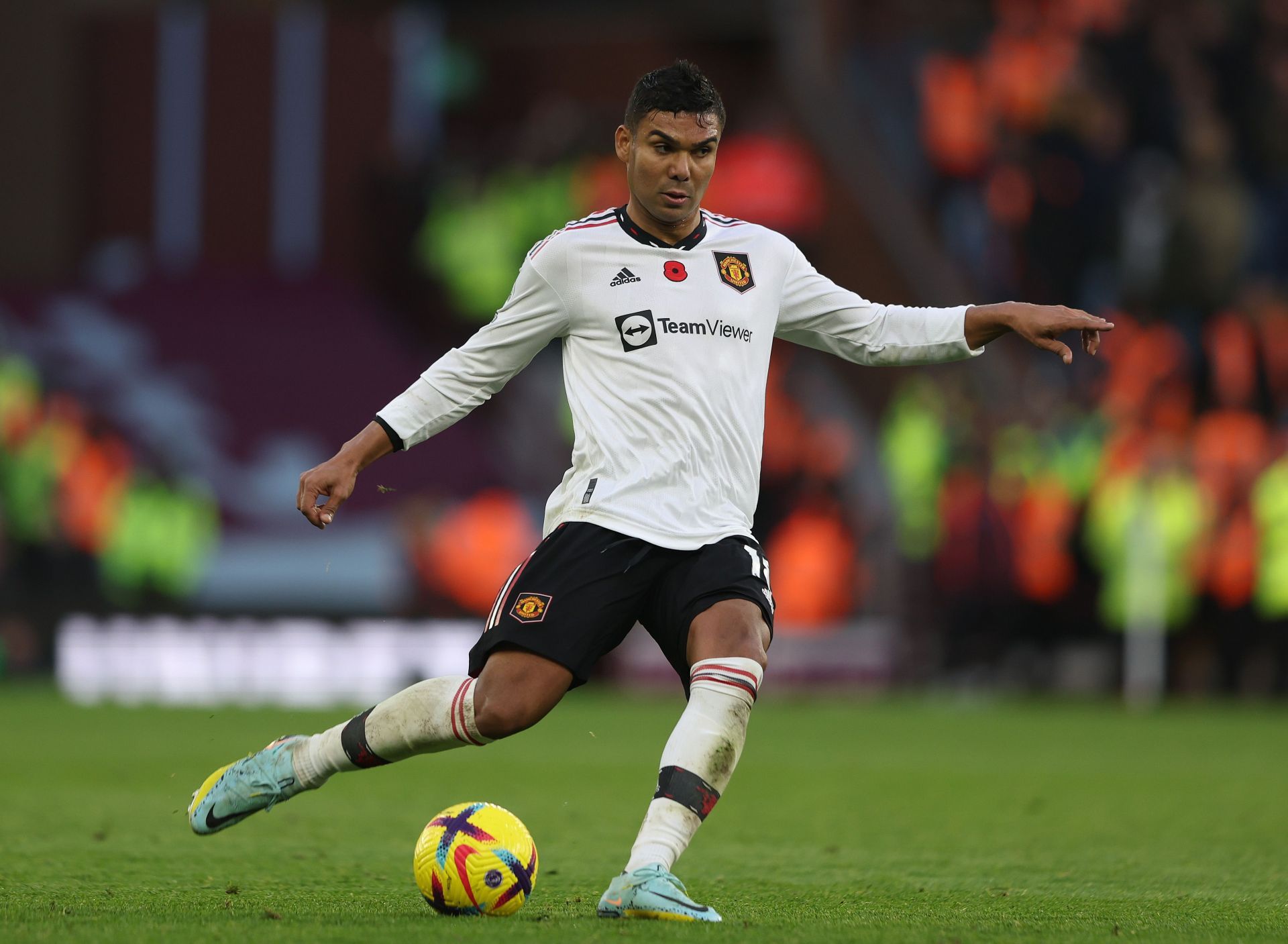 Aston Villa v Manchester United - Premier League