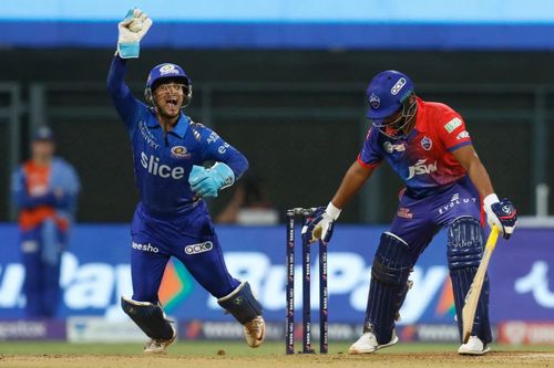 An IPL 2022 match between Mumbai Indians and Delhi Capitals. Pic: BCCI