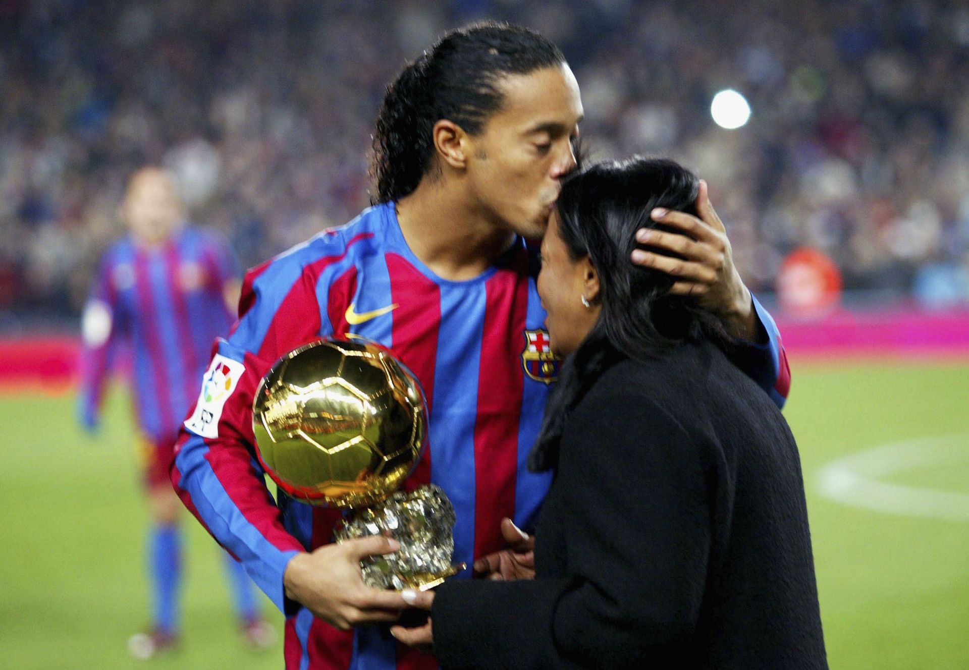 Ronaldinho with his mother — Barcelona v Sevilla