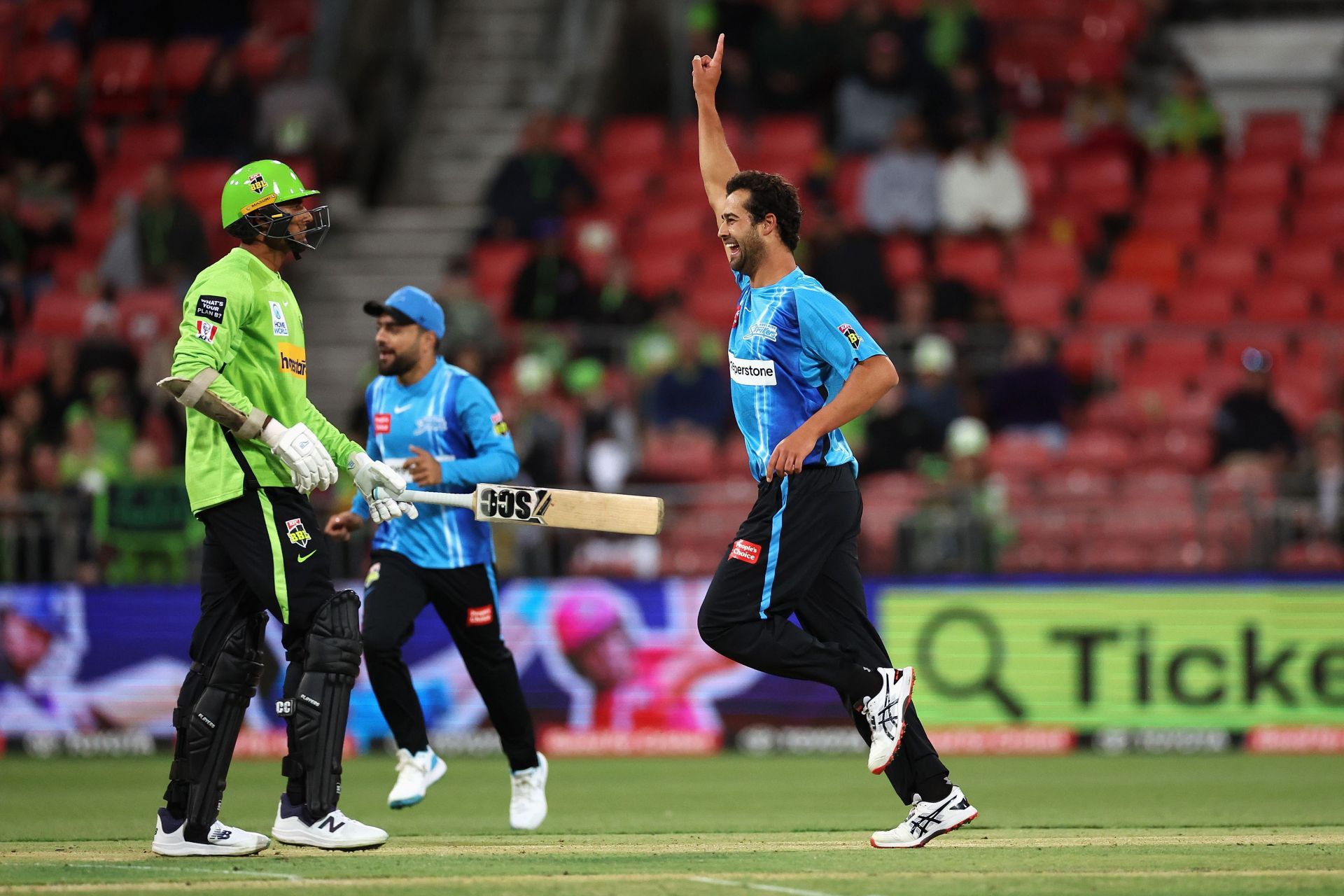 BBL - Sydney Thunder v Adelaide Strikers