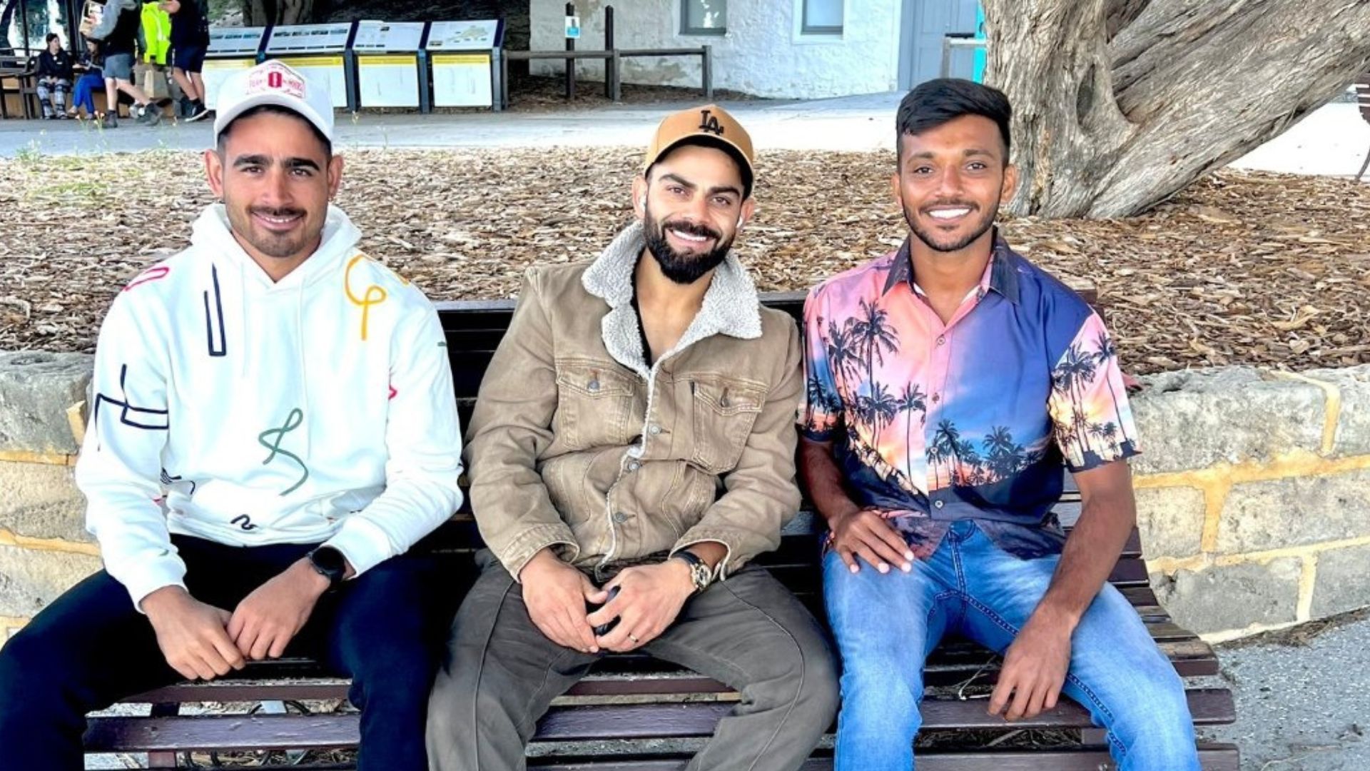 (L-R): Mukesh Choudhary, Virat Kohli and Chetan Sakariya in Perth (P.C.:Twitter)