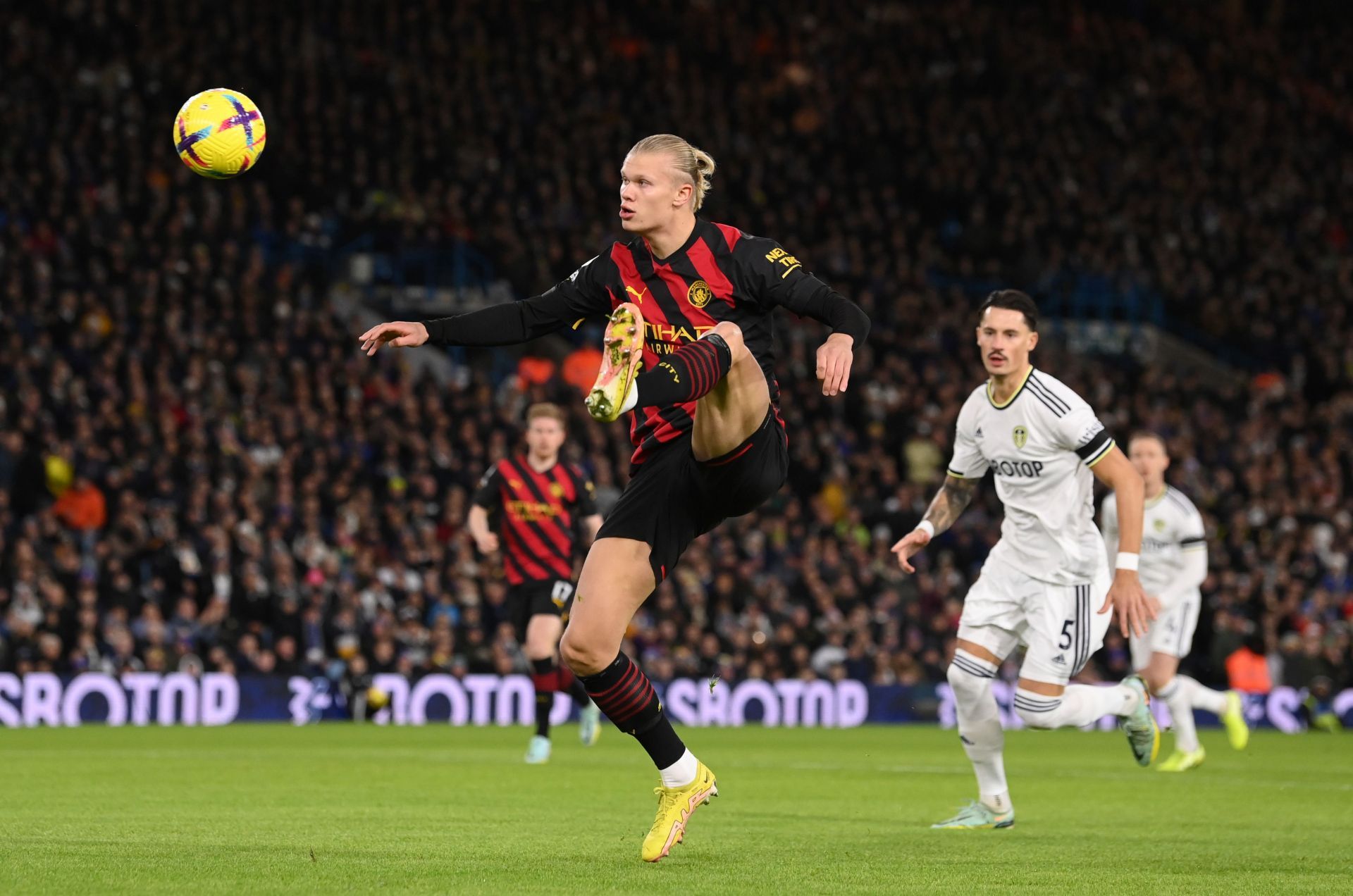 Leeds United v Manchester City - Premier League