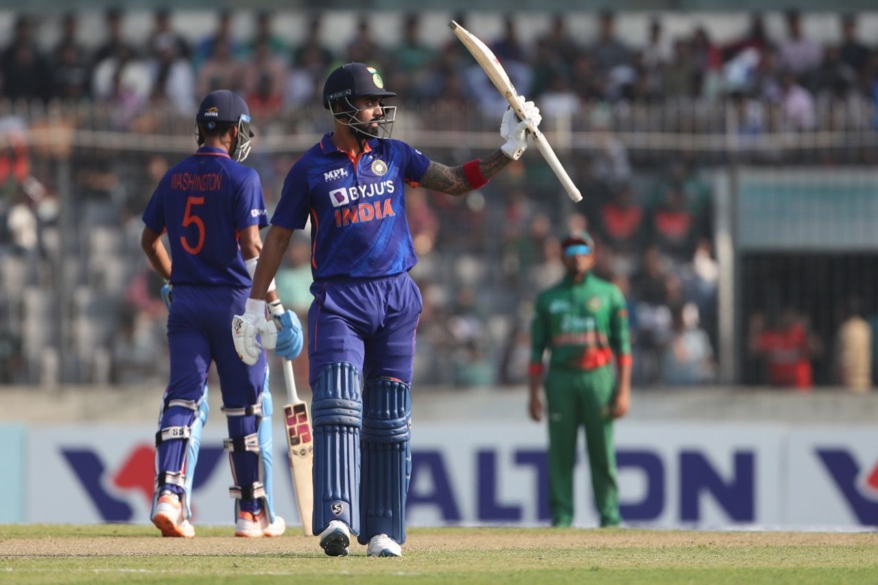 KL Rahul raises his bat after scoring a fifty. (Credits: Twitter)