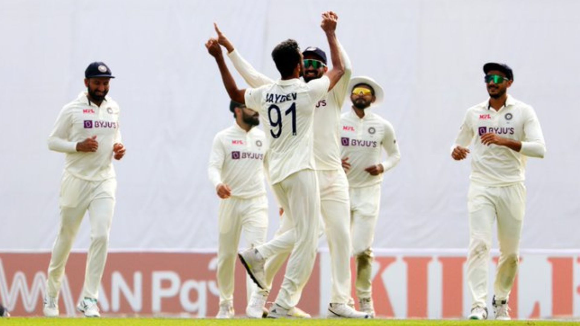 Jaydev Unadkat celebrates the wicket of Mushfiqur Rahim. 
