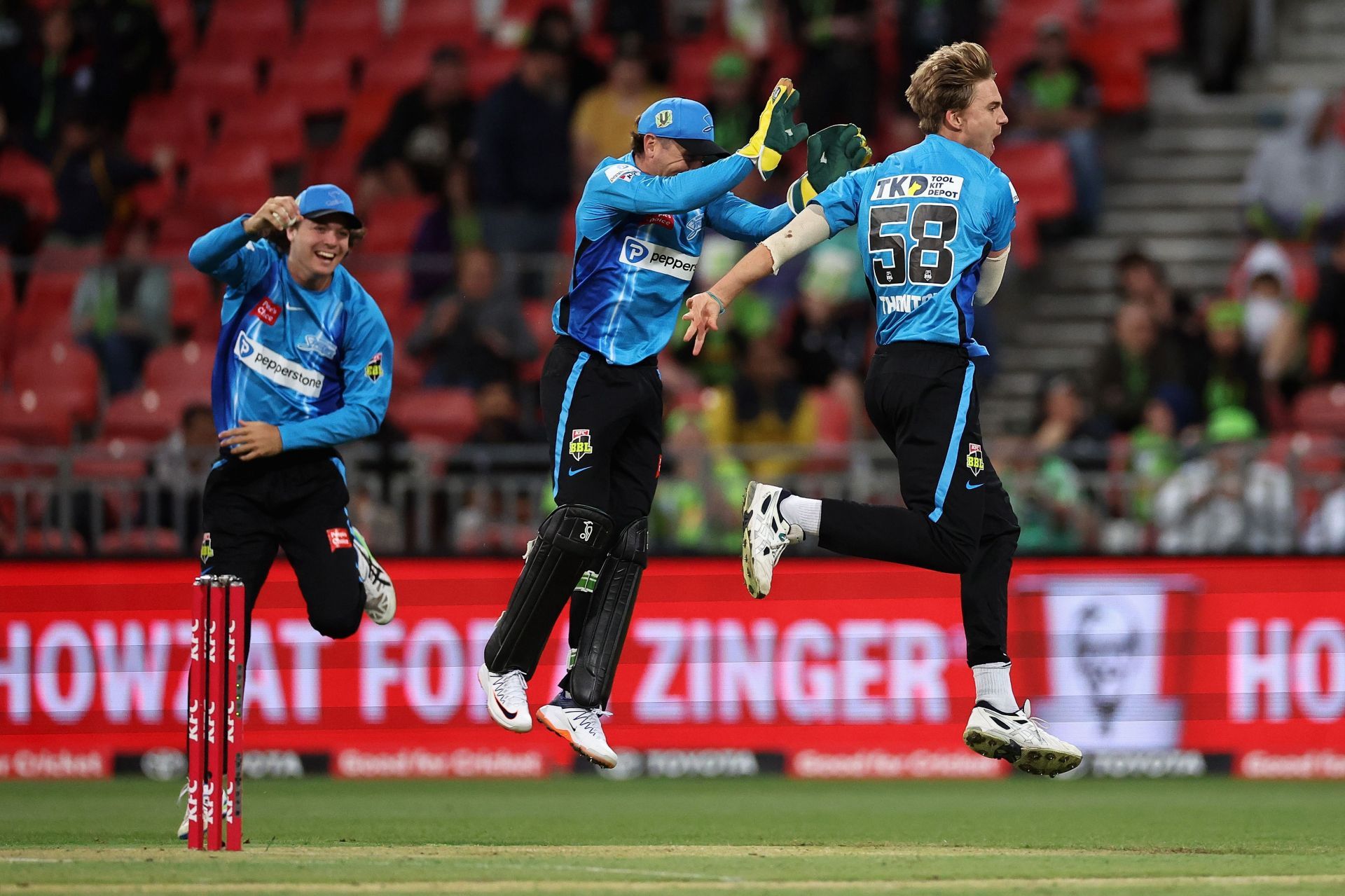 Big Bash League - Sydney Thunder vs Adelaide Strikers