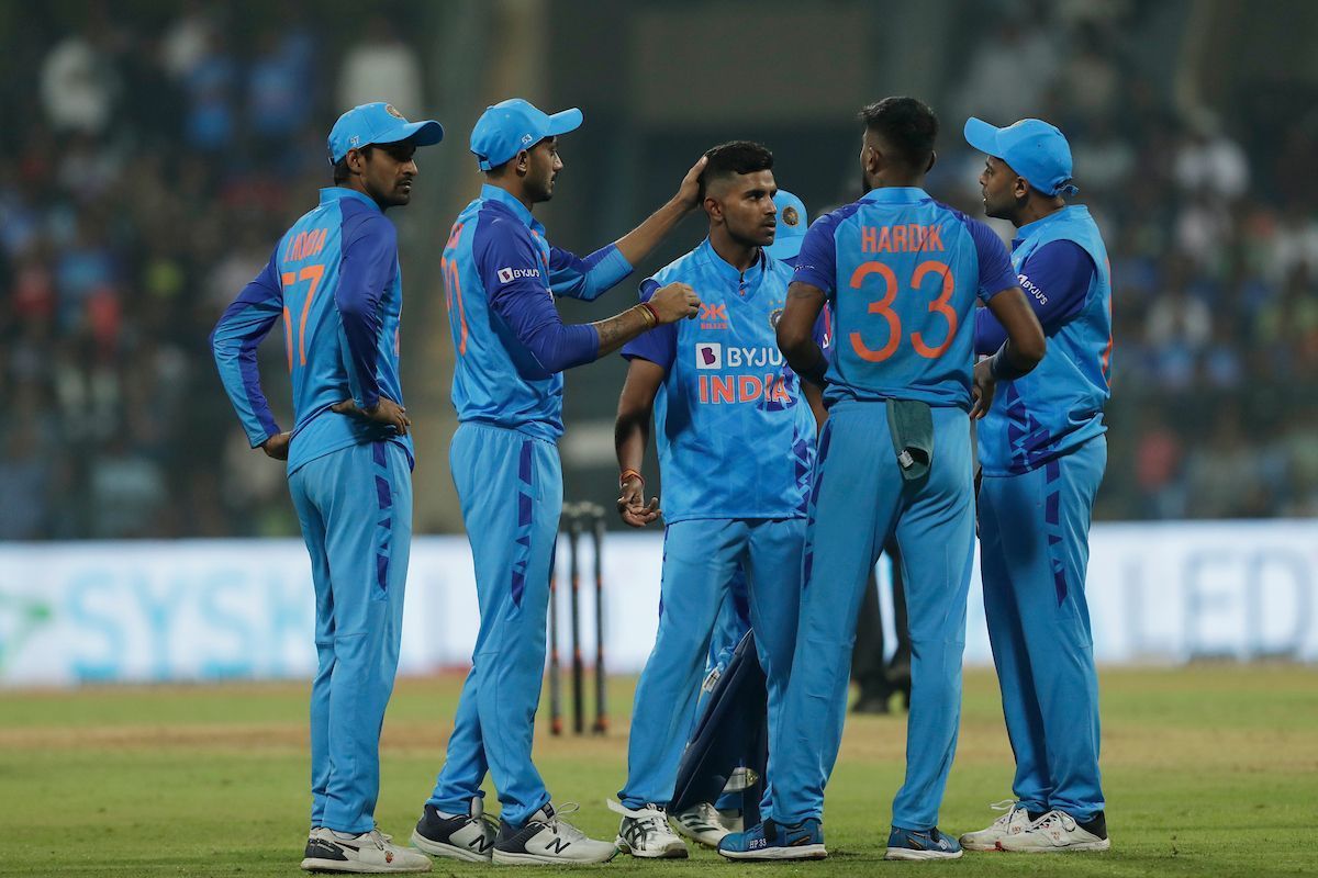 Shivam Mavi celebrates a wicket with his teammates. (Image Credits: Twitter)