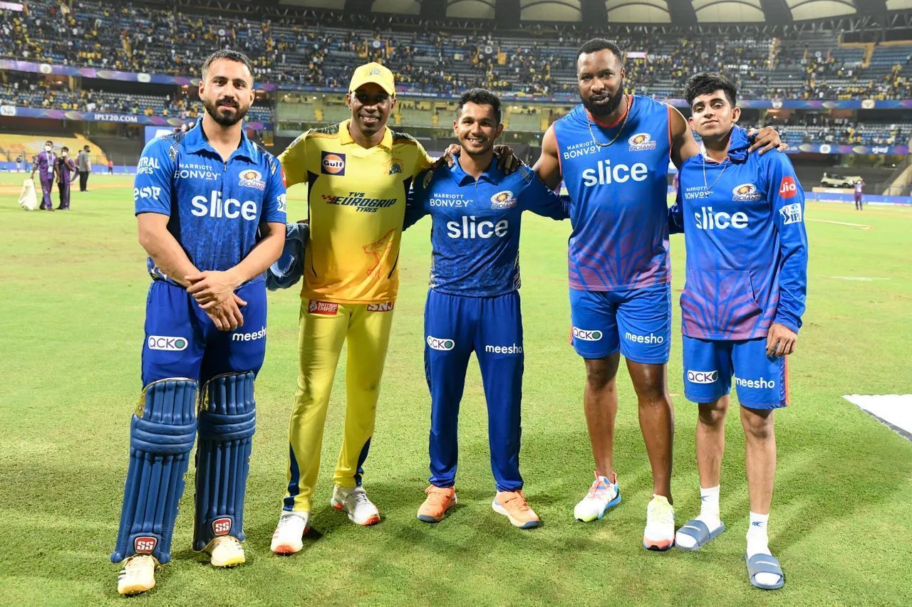 Dwayne Bravo and Kieron Pollard pose with some MI young guns during IPL 2022. Pic: BCCI