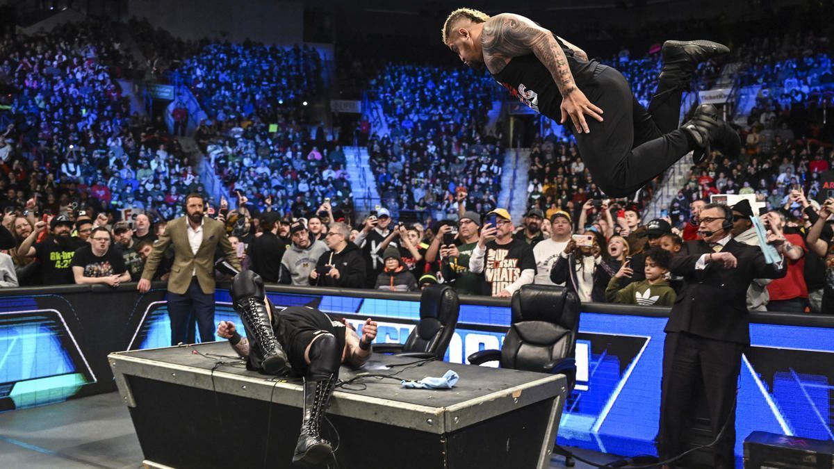 WWE SmackDown के मेन इवेंट में हुआ बवाल