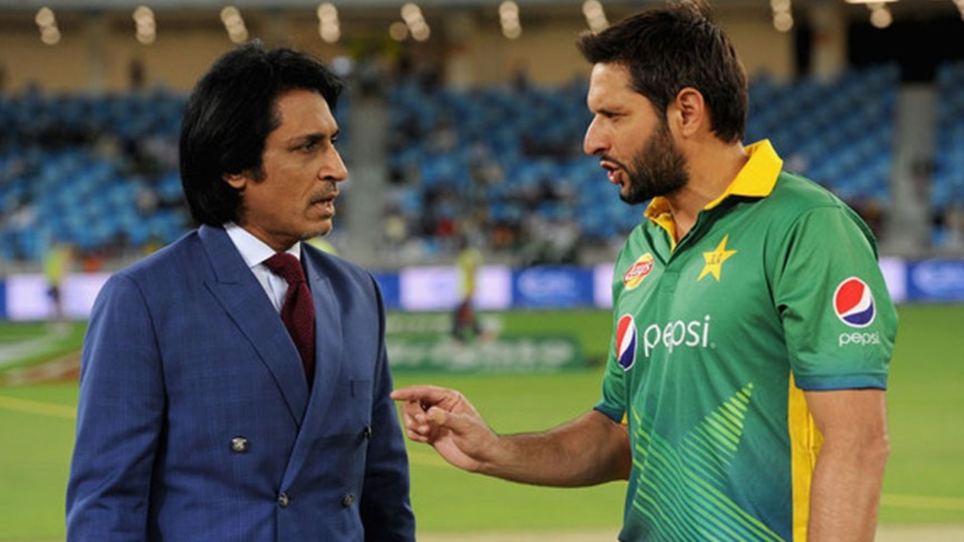 Former PCB chairman Ramiz Raja (L) with former Pakistan captain and current chief selector Shahid Afridi. (P.C:Twitter)