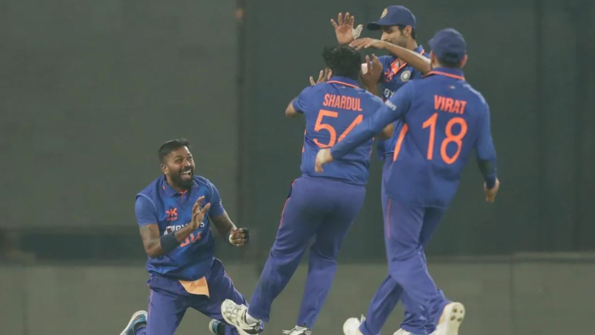 Shardul Thakur celebrates a wicket with teammates during the 3rd ODI against New Zealand. 