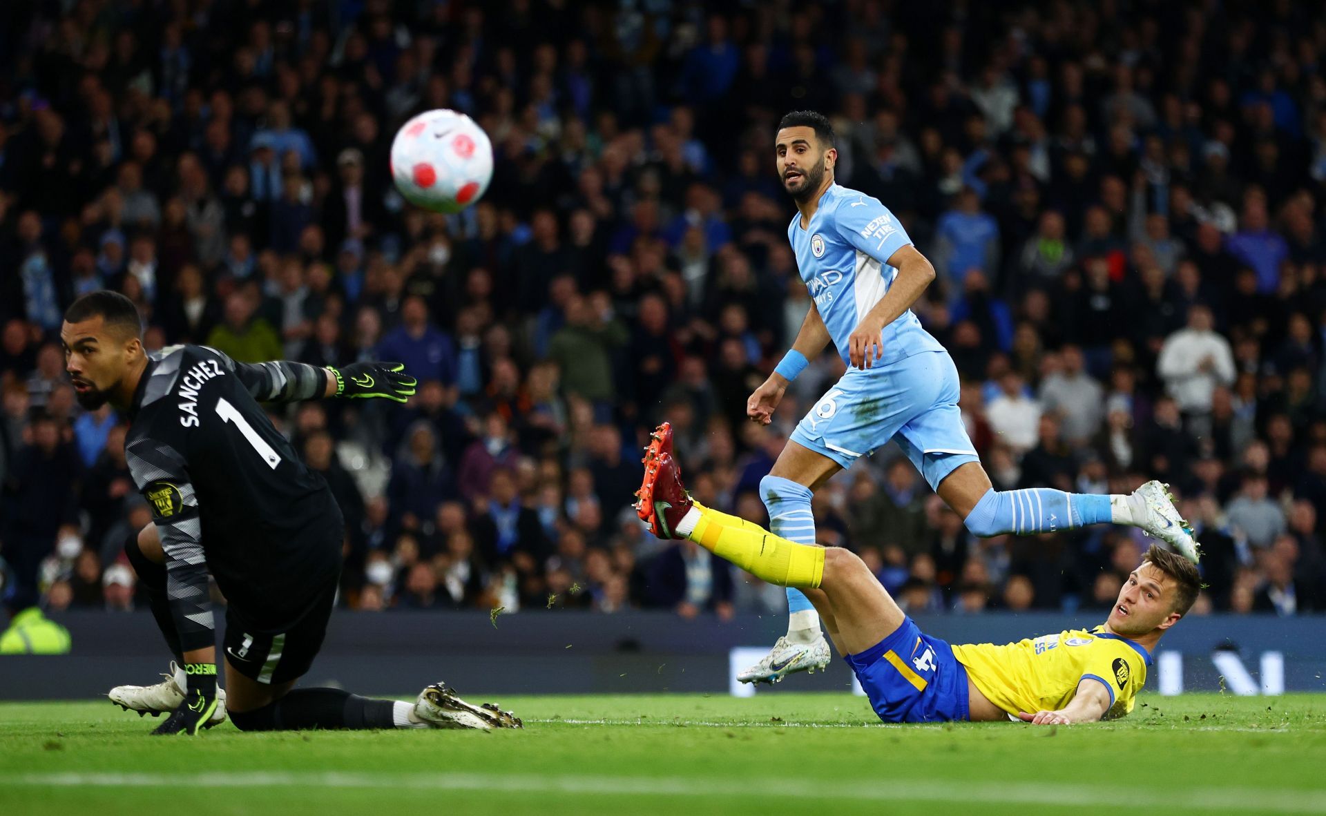 Manchester City v Brighton &amp; Hove Albion - Premier League