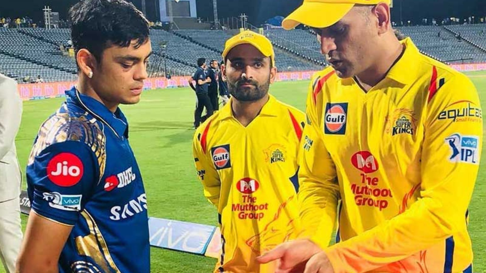 Ishan Kishan (L) with MS Dhoni (P.C.:MI Instagram)