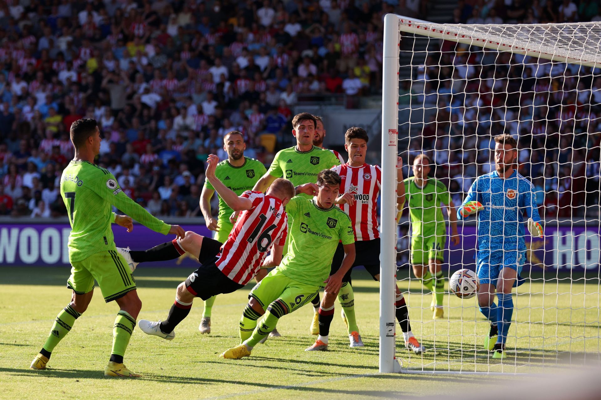 Ben Mee scoring Brentford&#039;s third goal v Manchester United - Premier League 2022/23