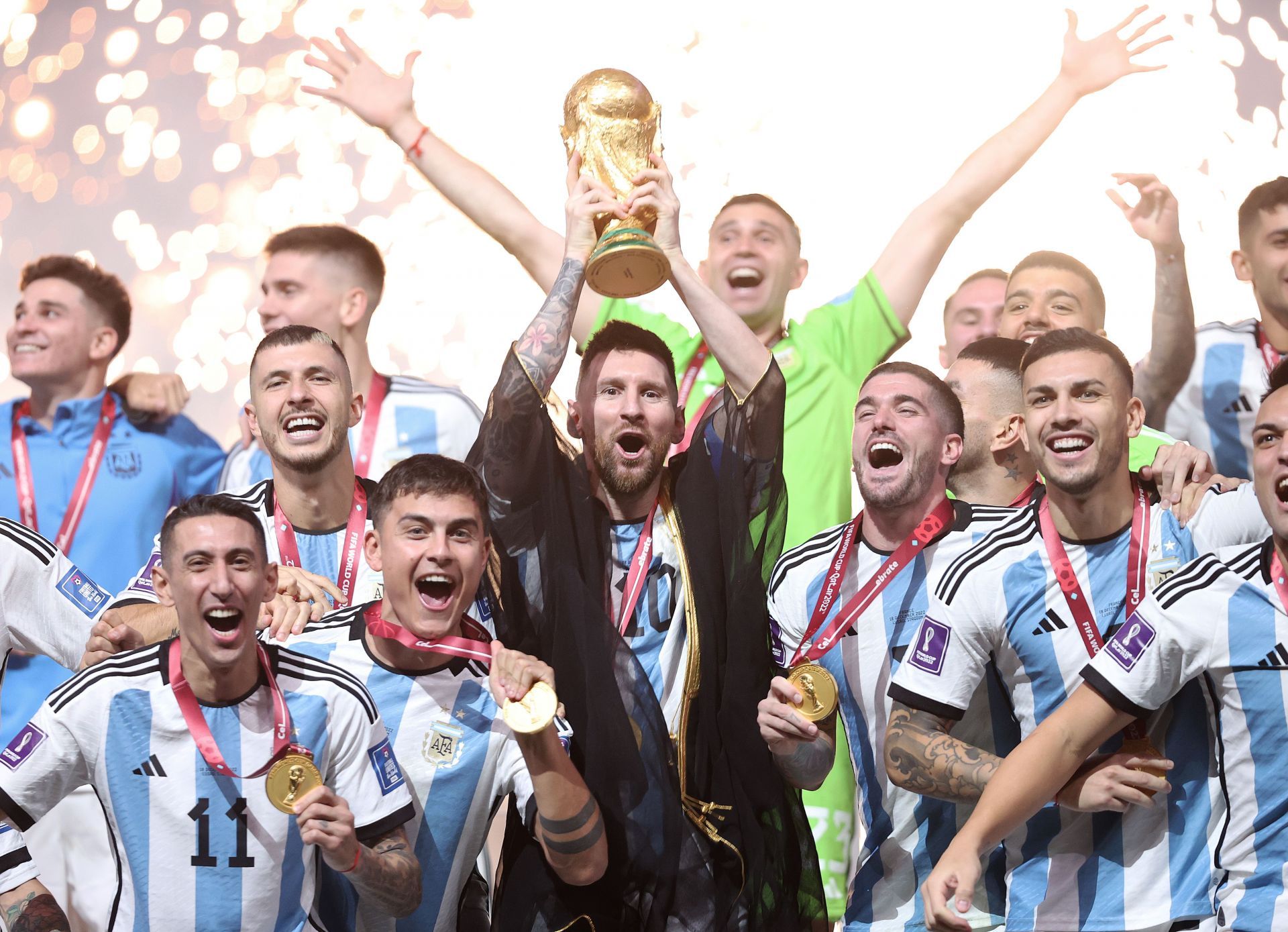 Messi celebrating the World Cup with his colleagues.